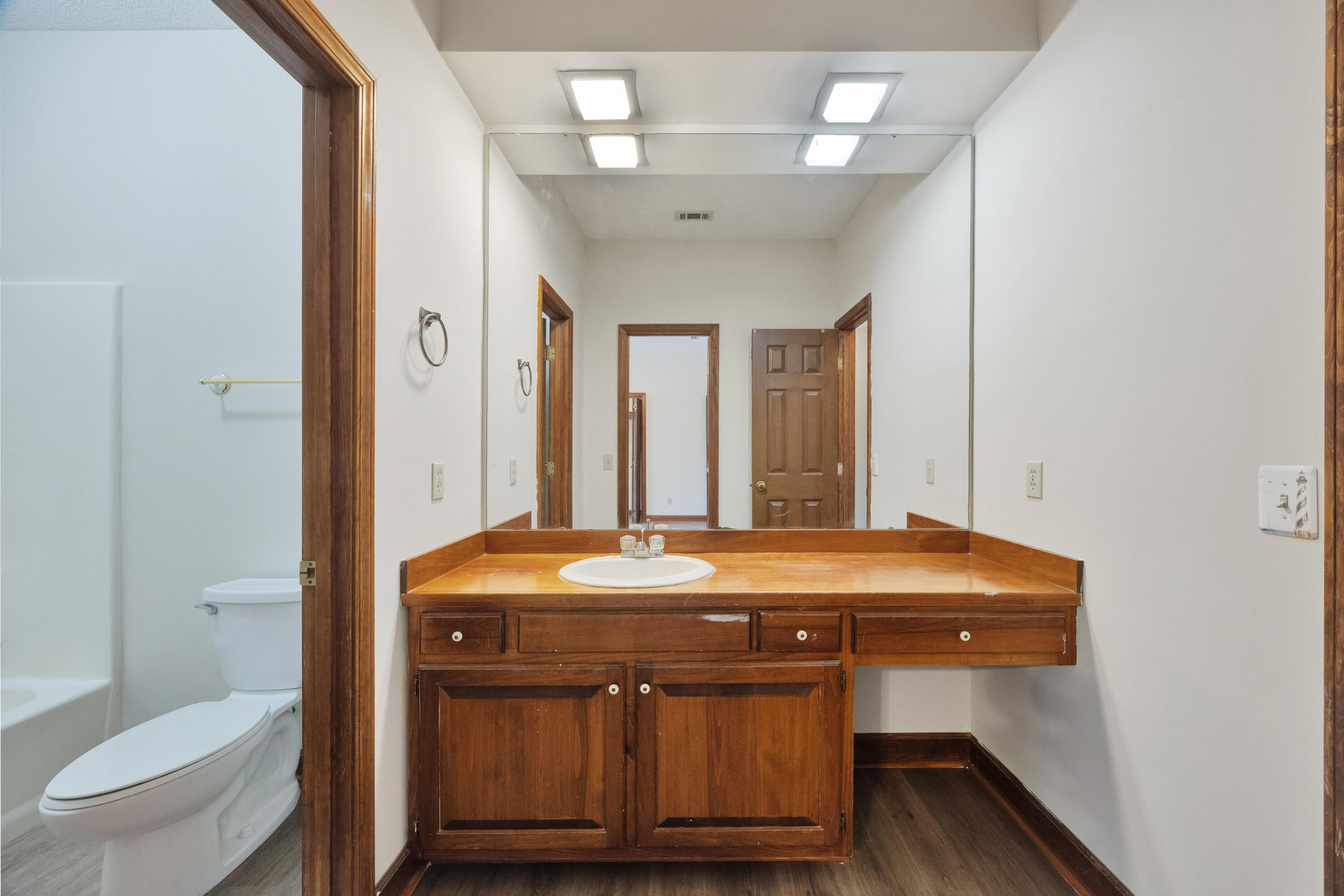 KENNEDY LAKE (UNRECORDED) - Residential