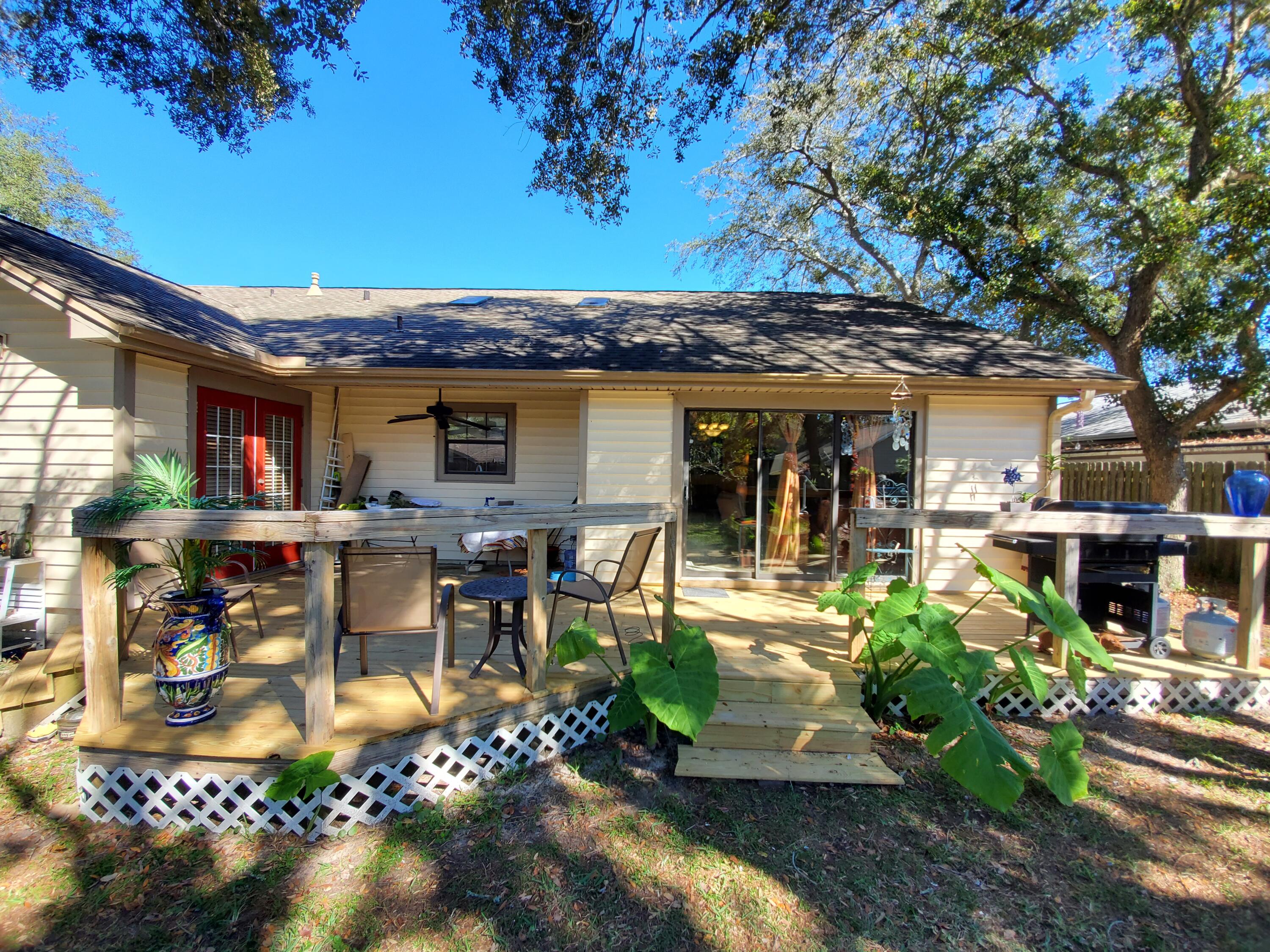 BAYVIEW MANOR 1ST ADDN - Residential