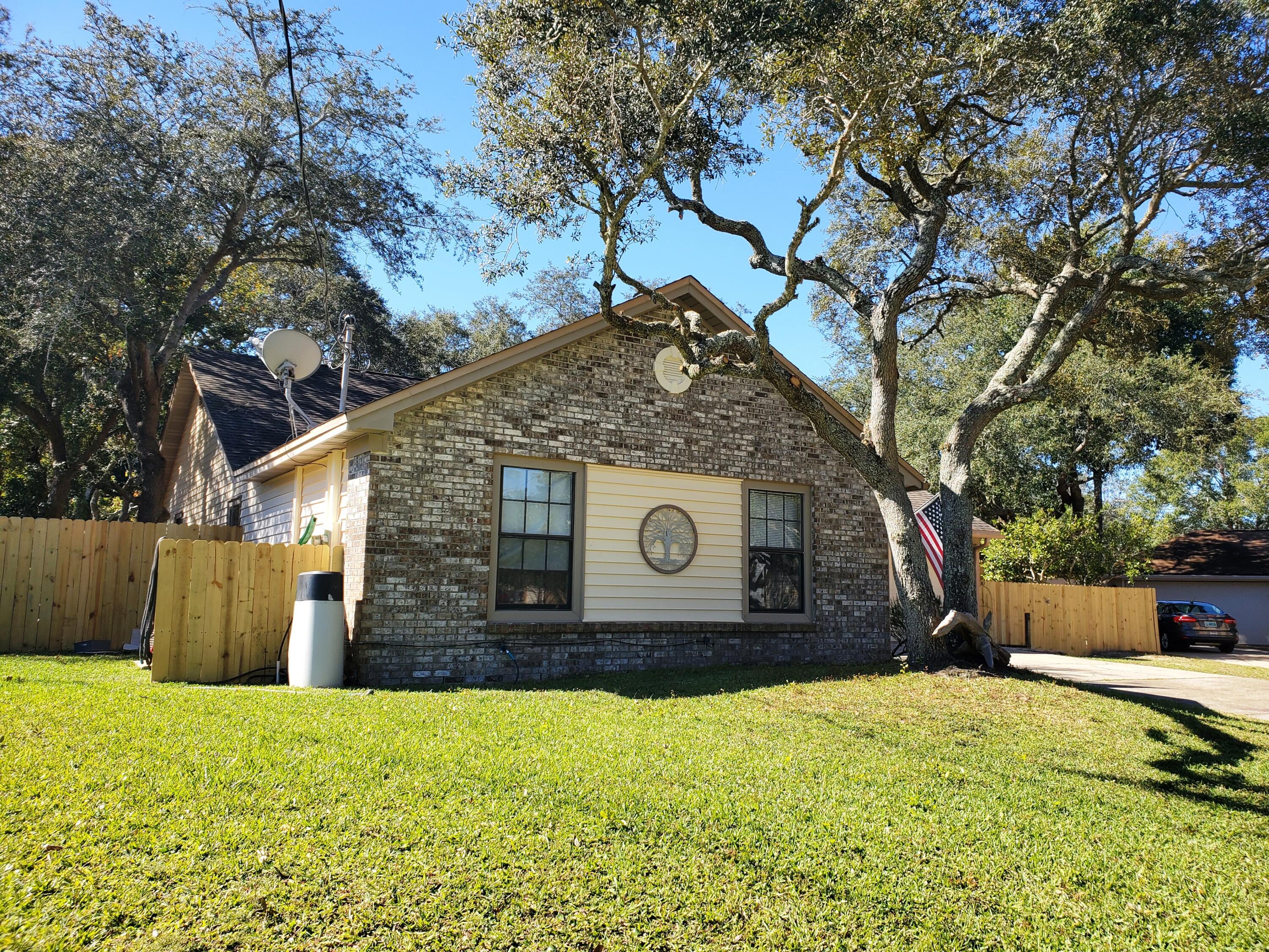 BAYVIEW MANOR 1ST ADDN - Residential