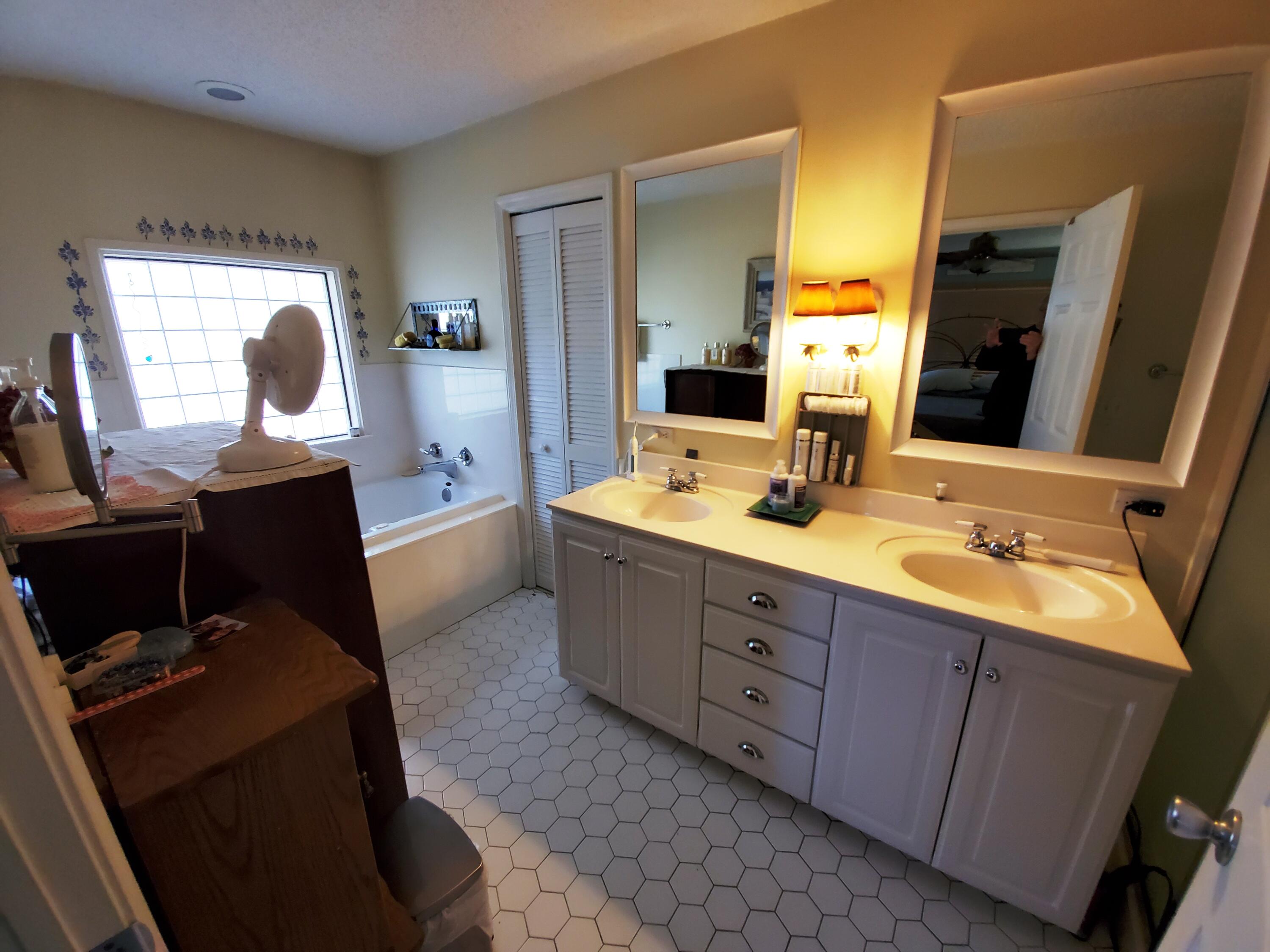 BAYVIEW MANOR 1ST ADDN - Residential