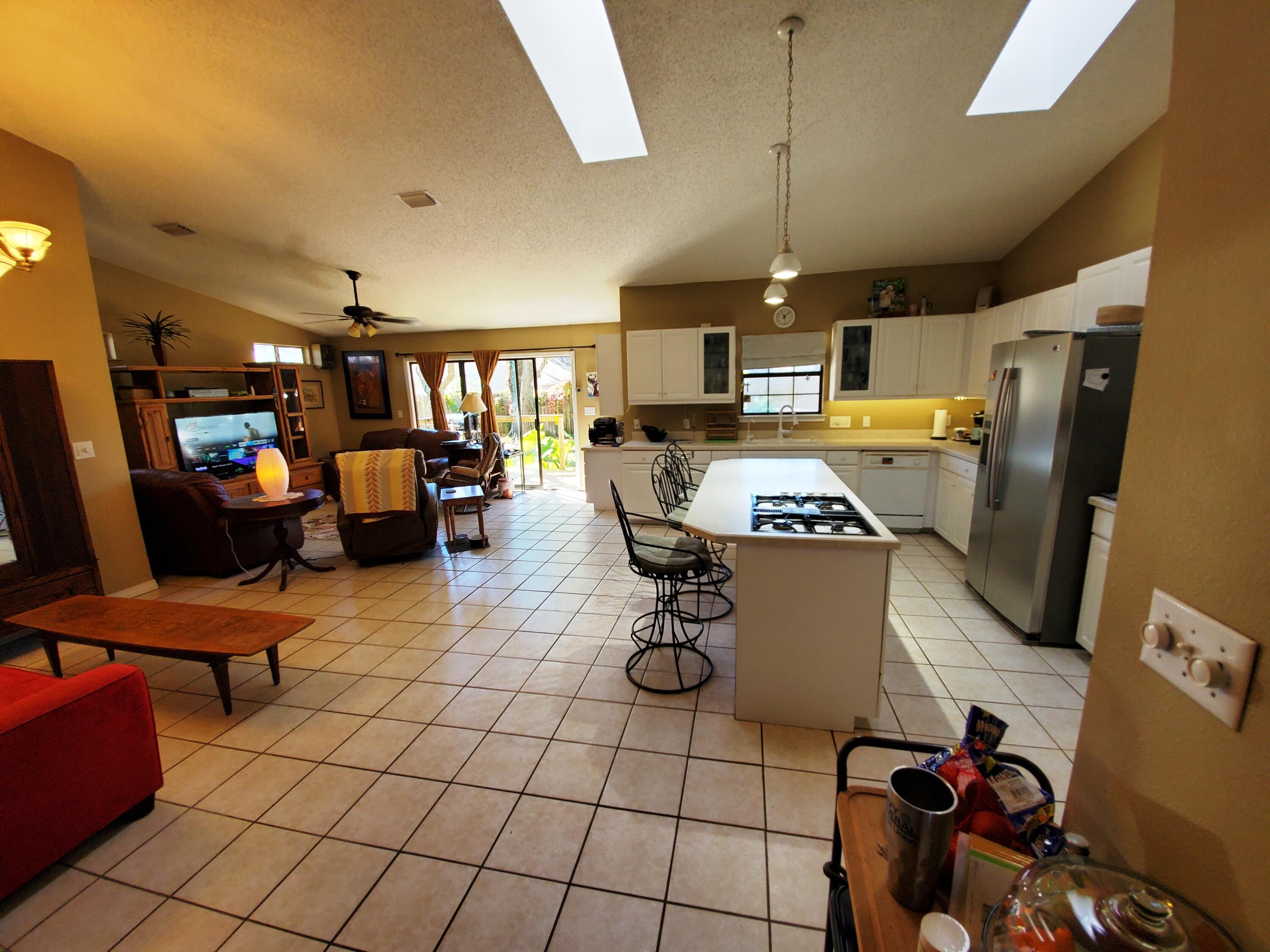 BAYVIEW MANOR 1ST ADDN - Residential