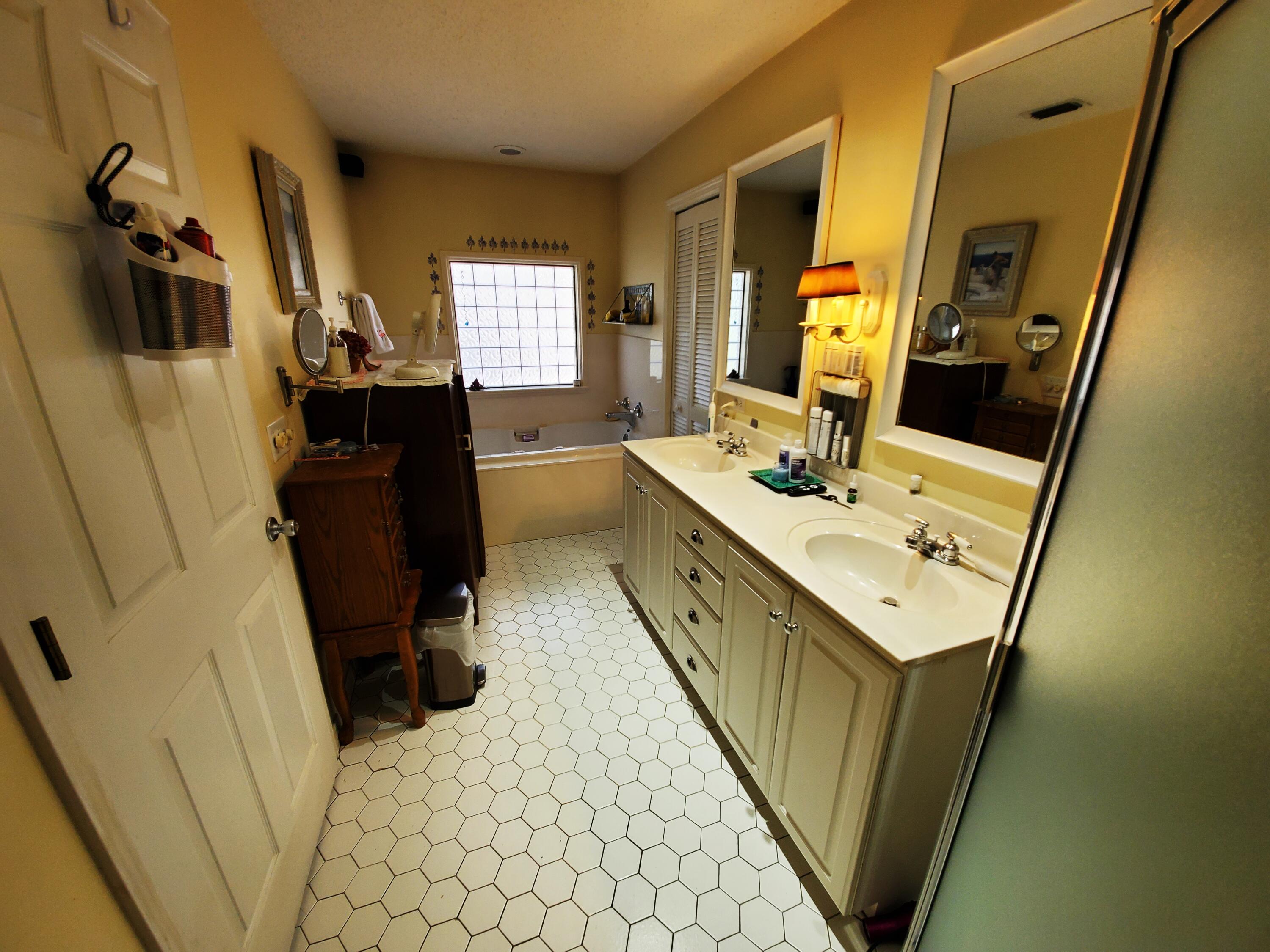 BAYVIEW MANOR 1ST ADDN - Residential