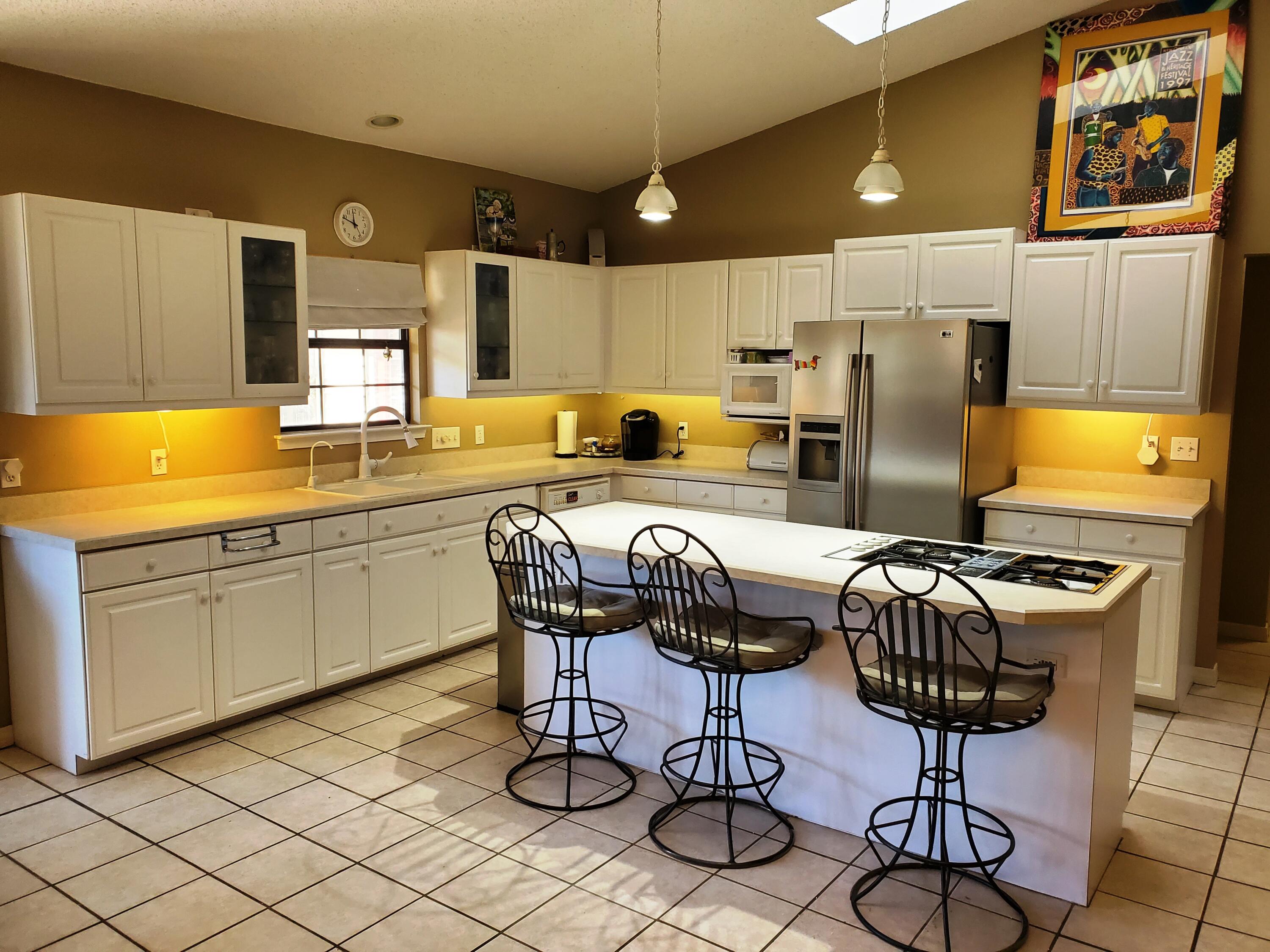 BAYVIEW MANOR 1ST ADDN - Residential