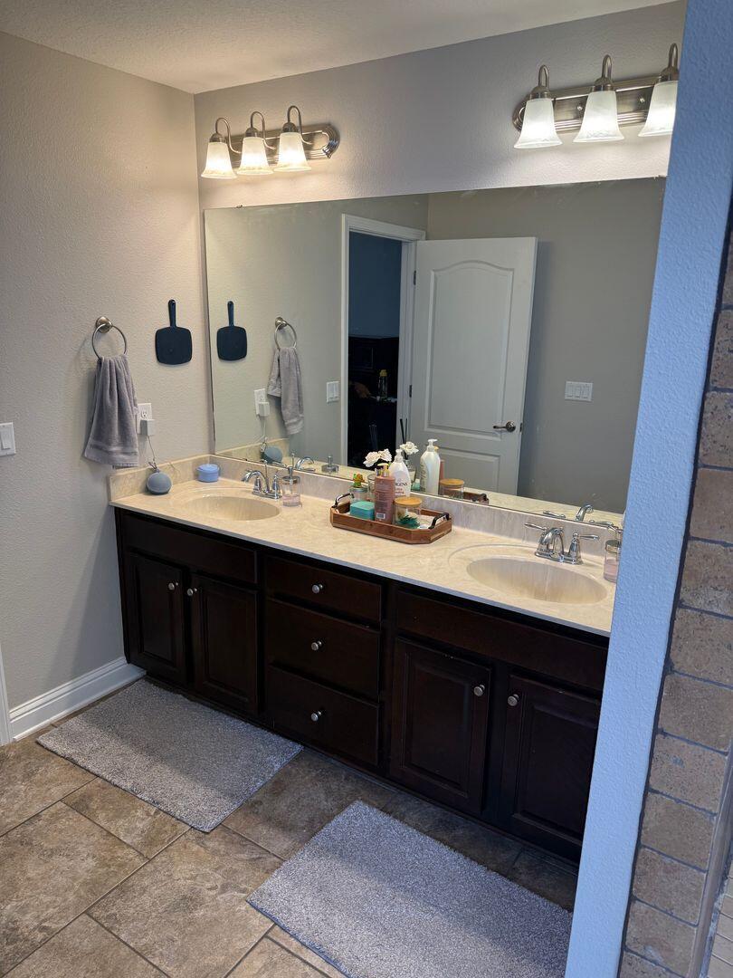 BROOKE ESTATES PH III - Residential Lease