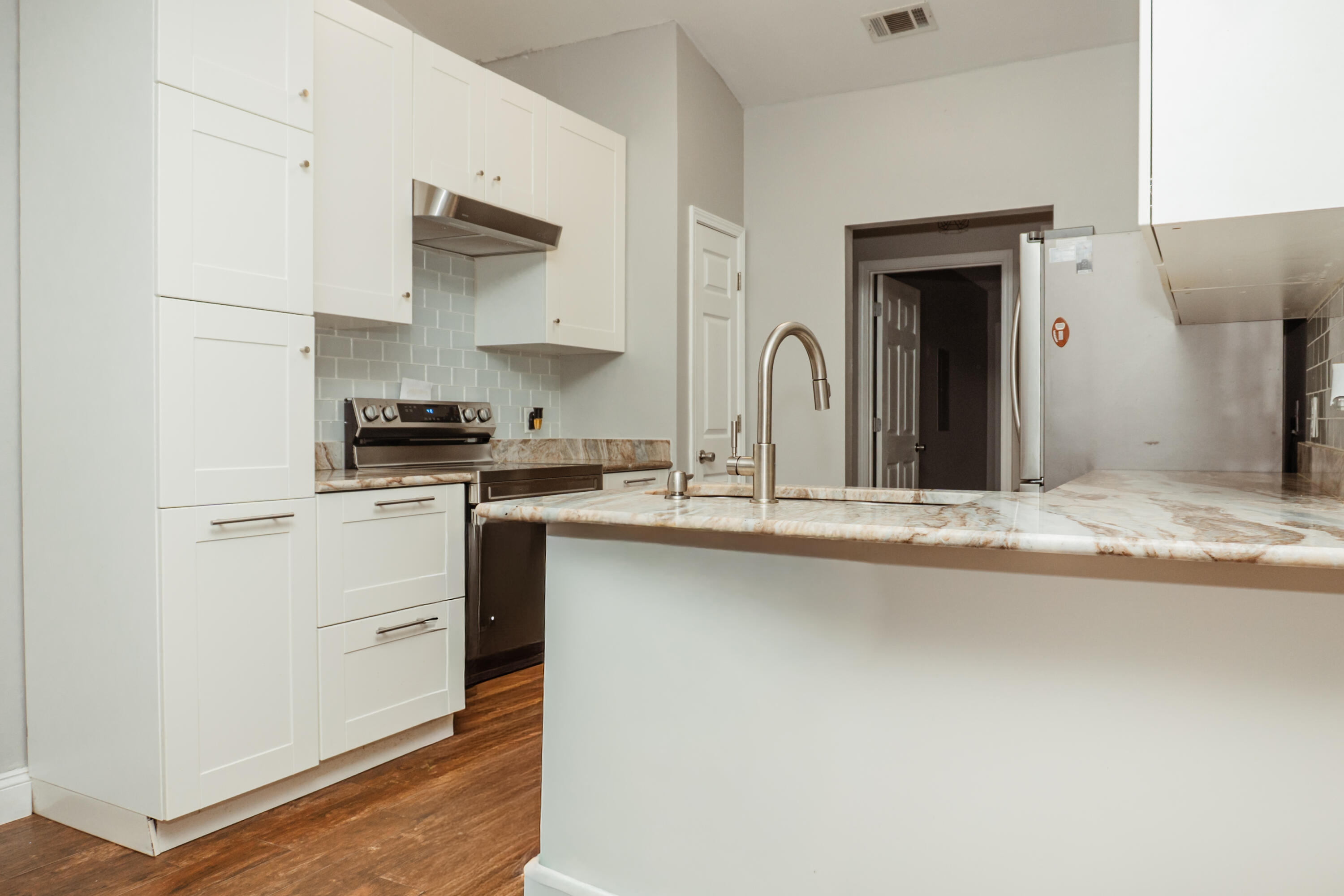 CHEROKEE BEND S/D PH 2 - Residential Lease