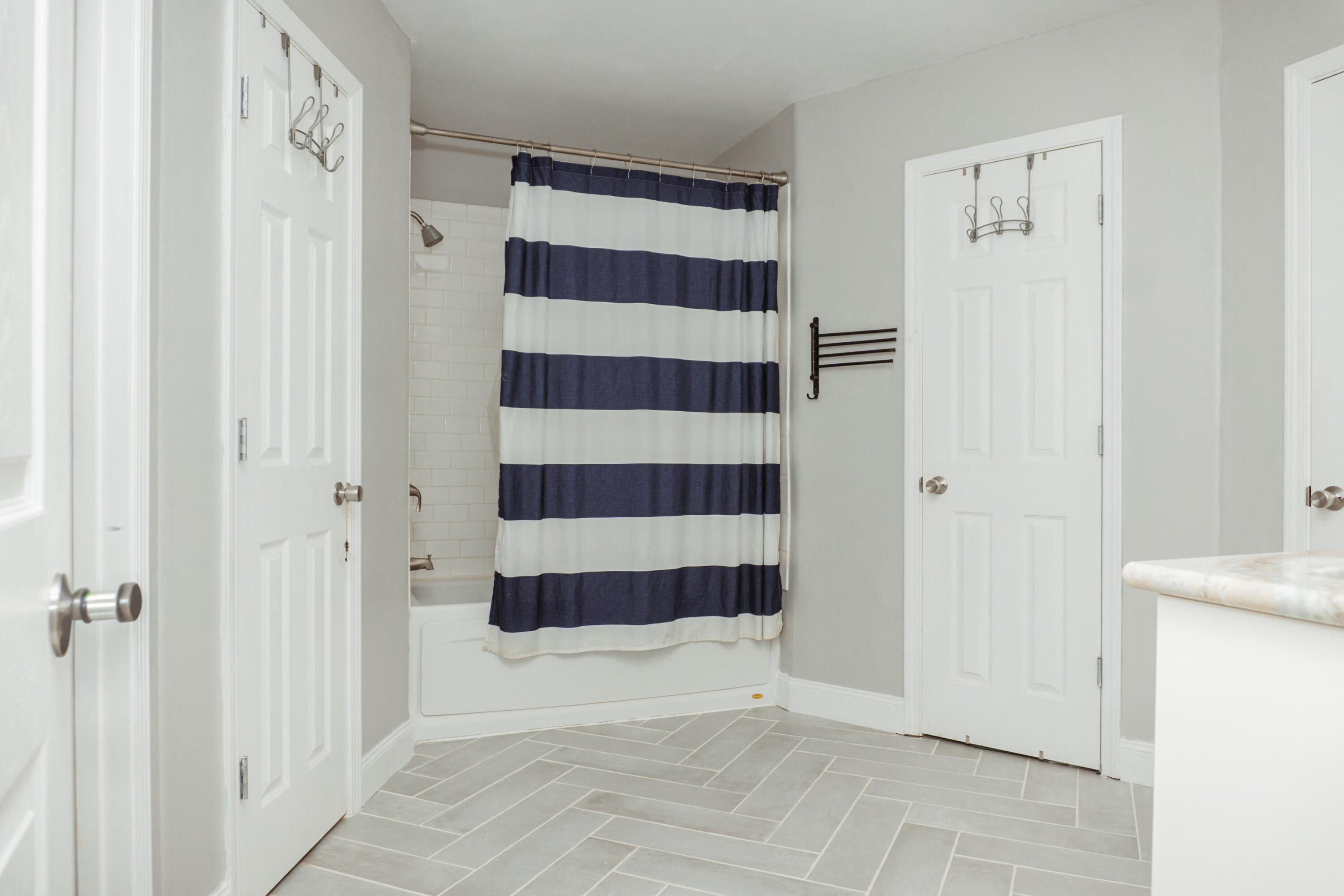 CHEROKEE BEND S/D PH 2 - Residential Lease