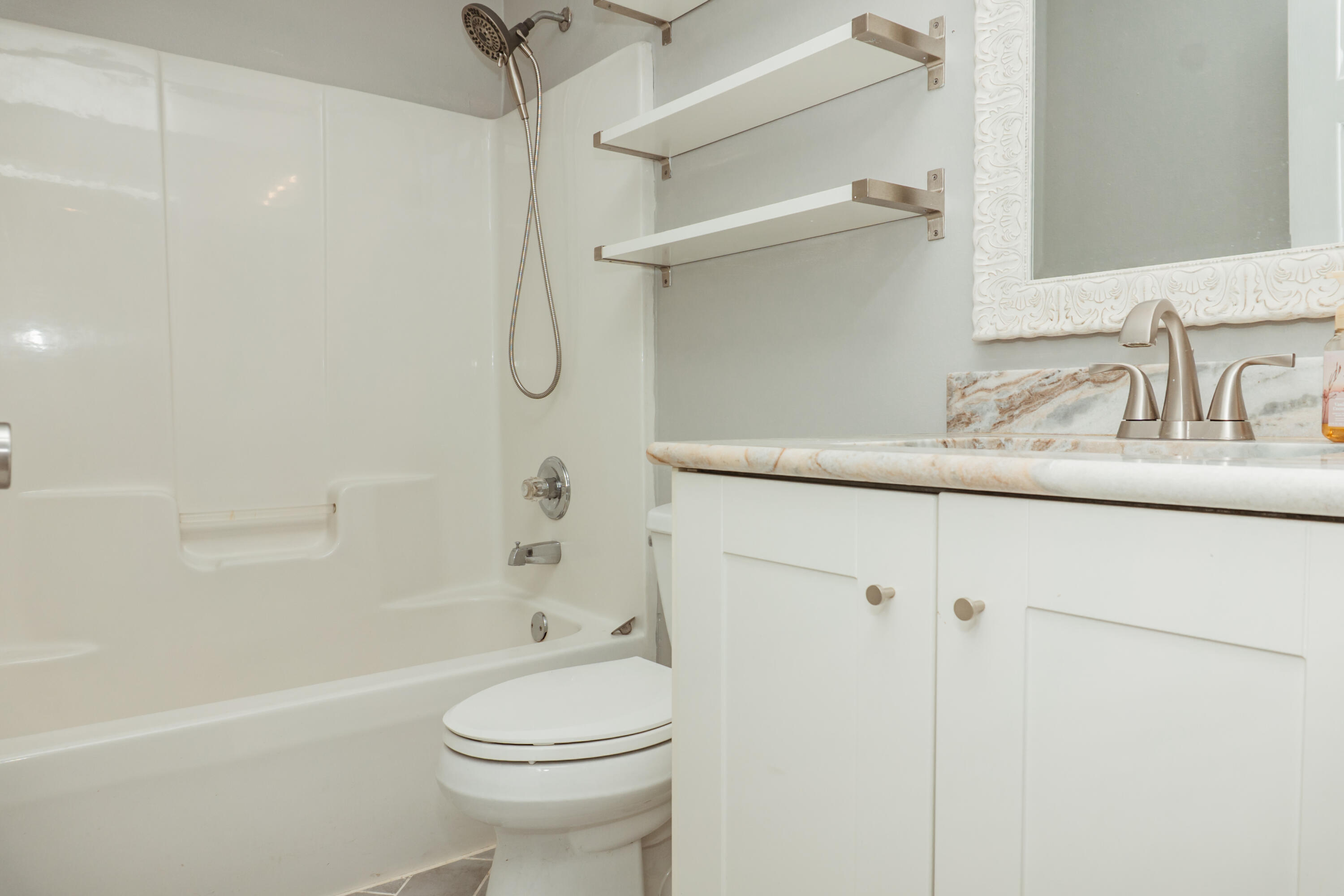 CHEROKEE BEND S/D PH 2 - Residential Lease