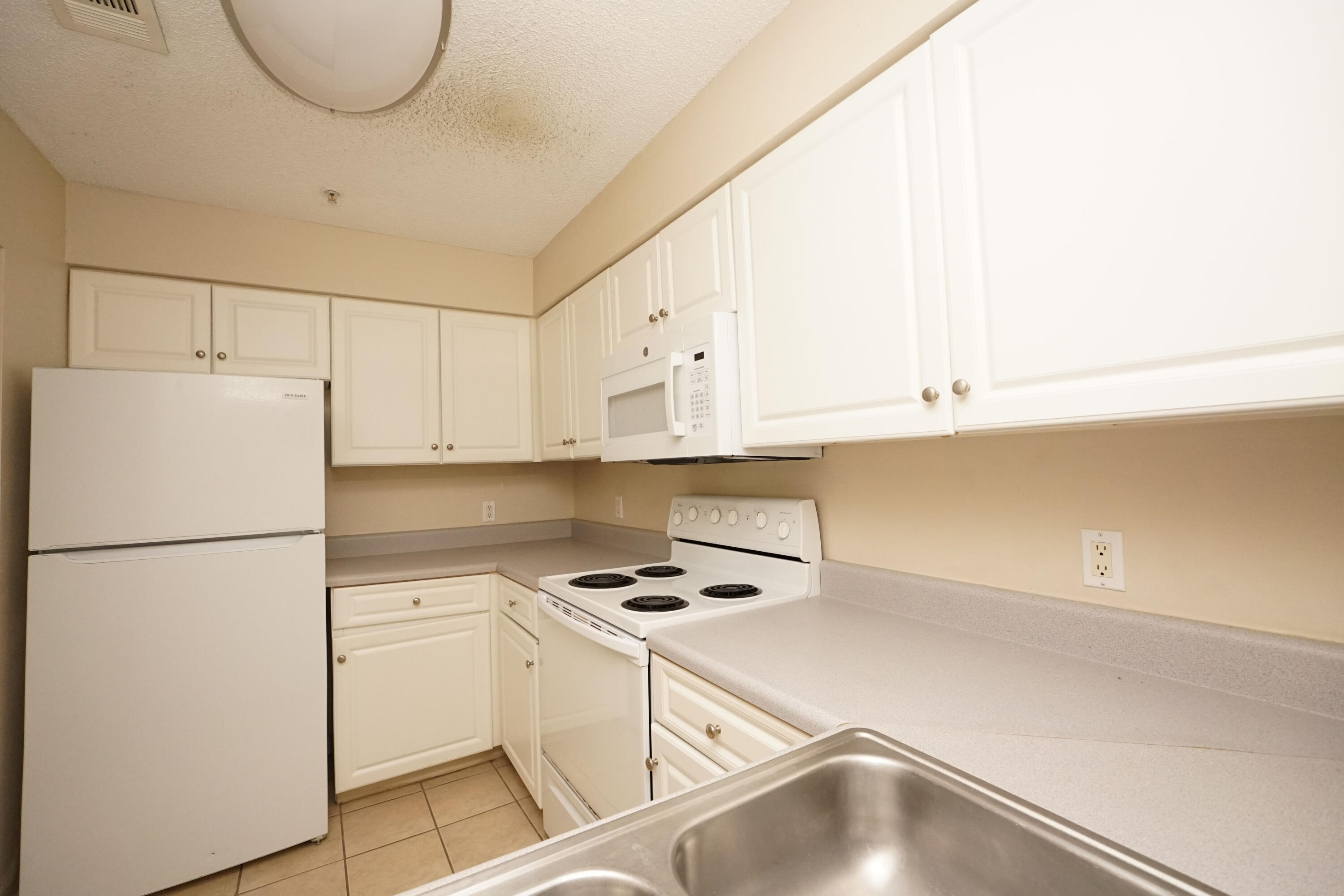 FLORIDA CLUB - Residential Lease