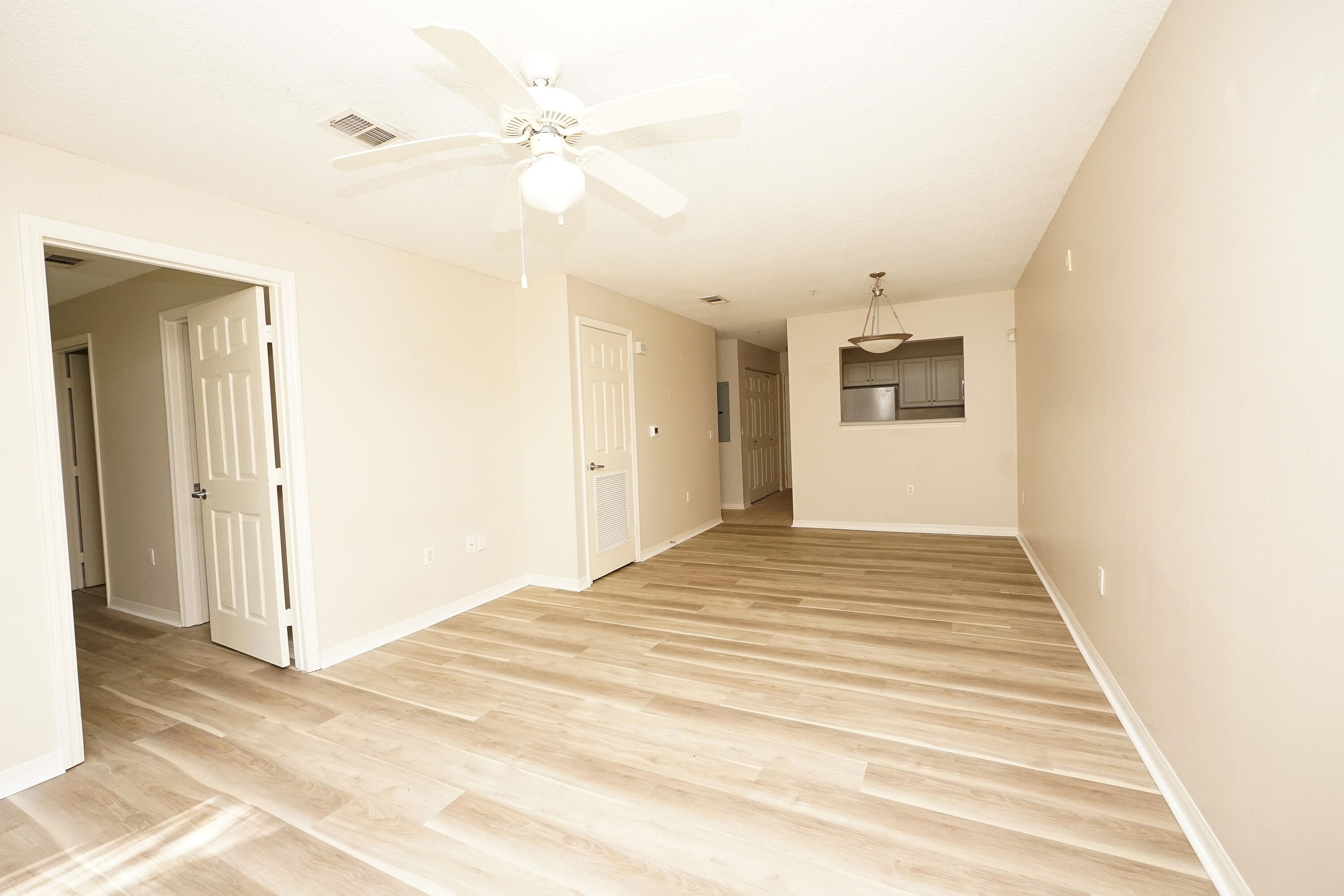 FLORIDA CLUB - Residential Lease