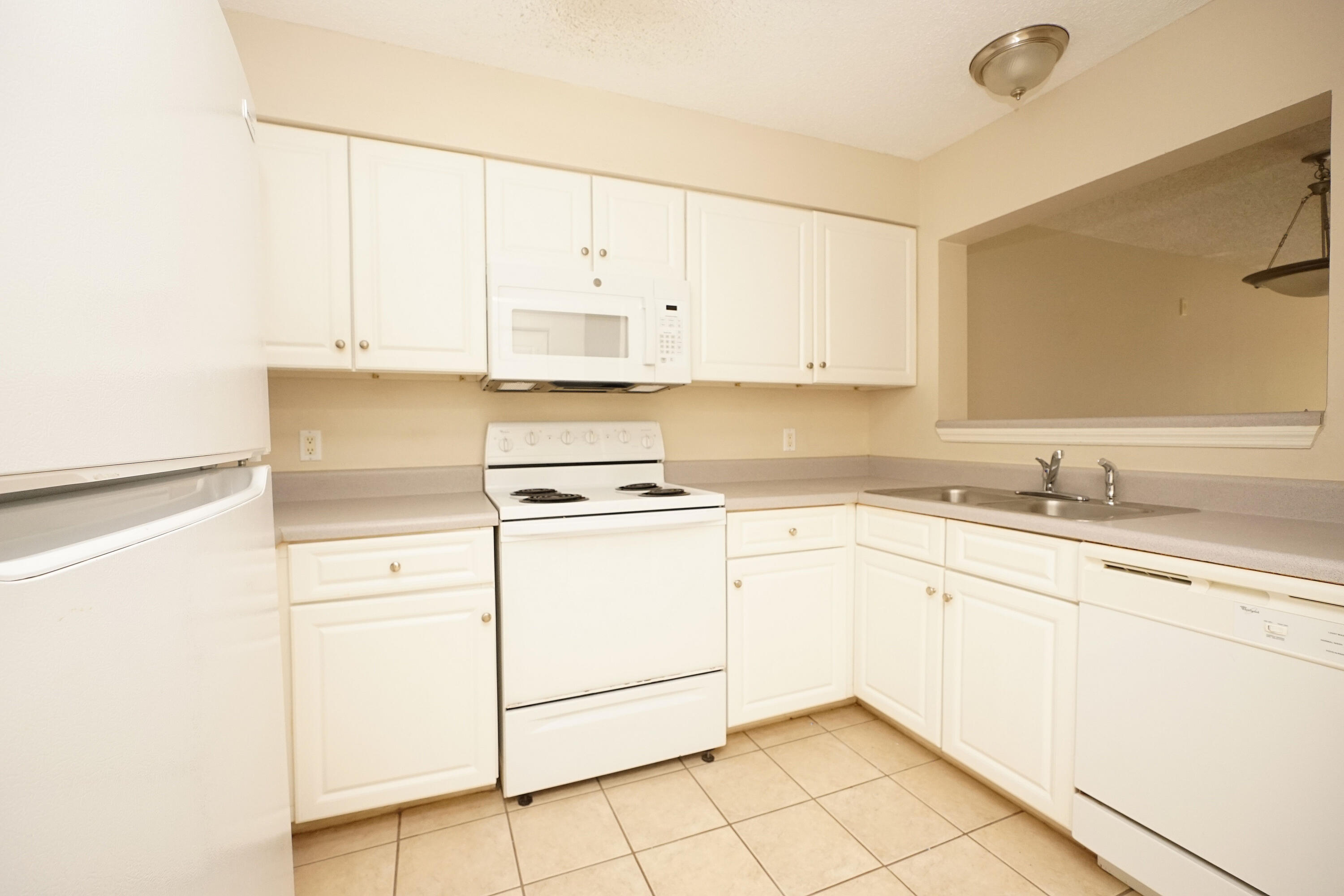 FLORIDA CLUB - Residential Lease