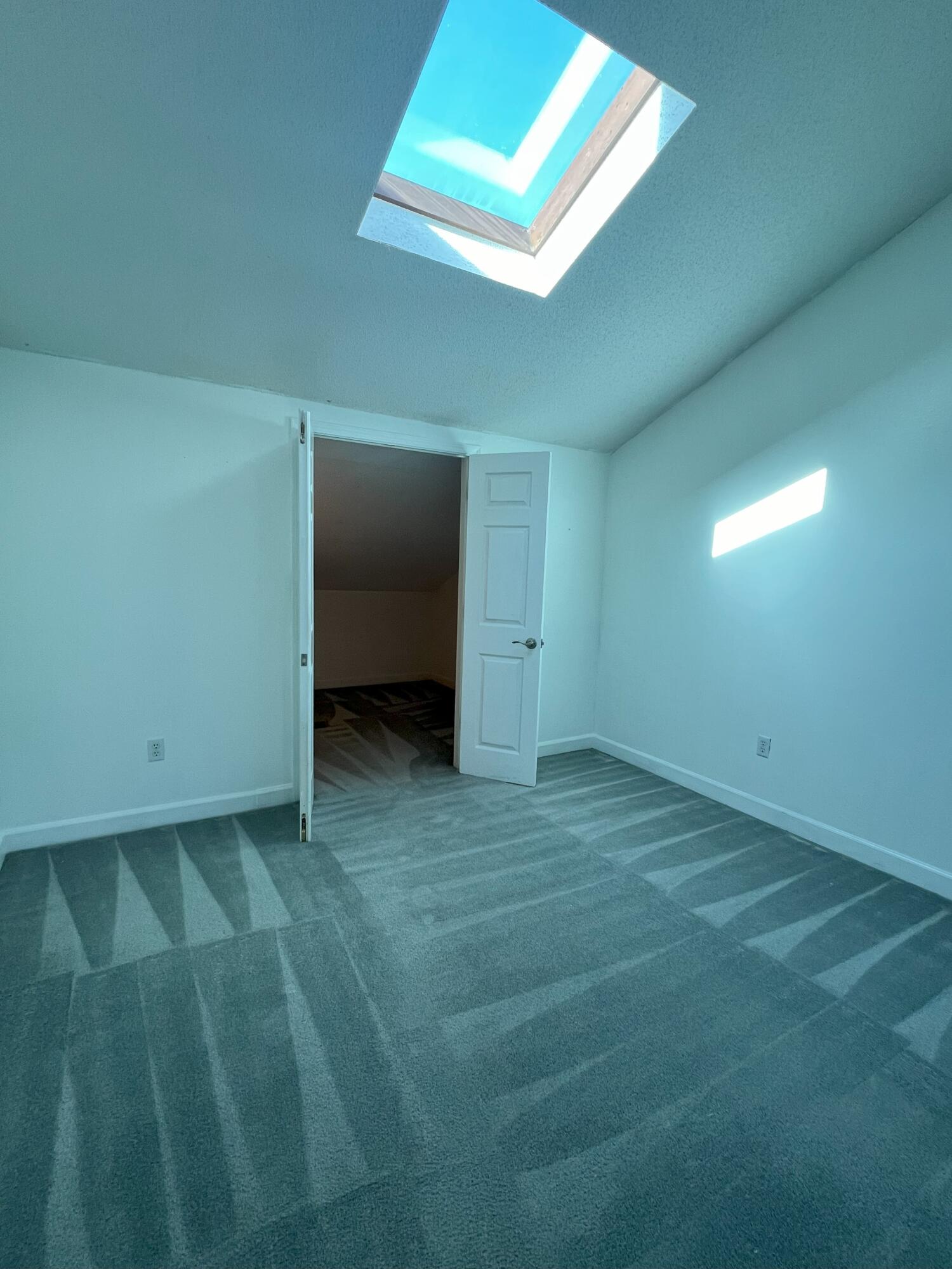 LAKESIDE VILLAGE - Residential Lease