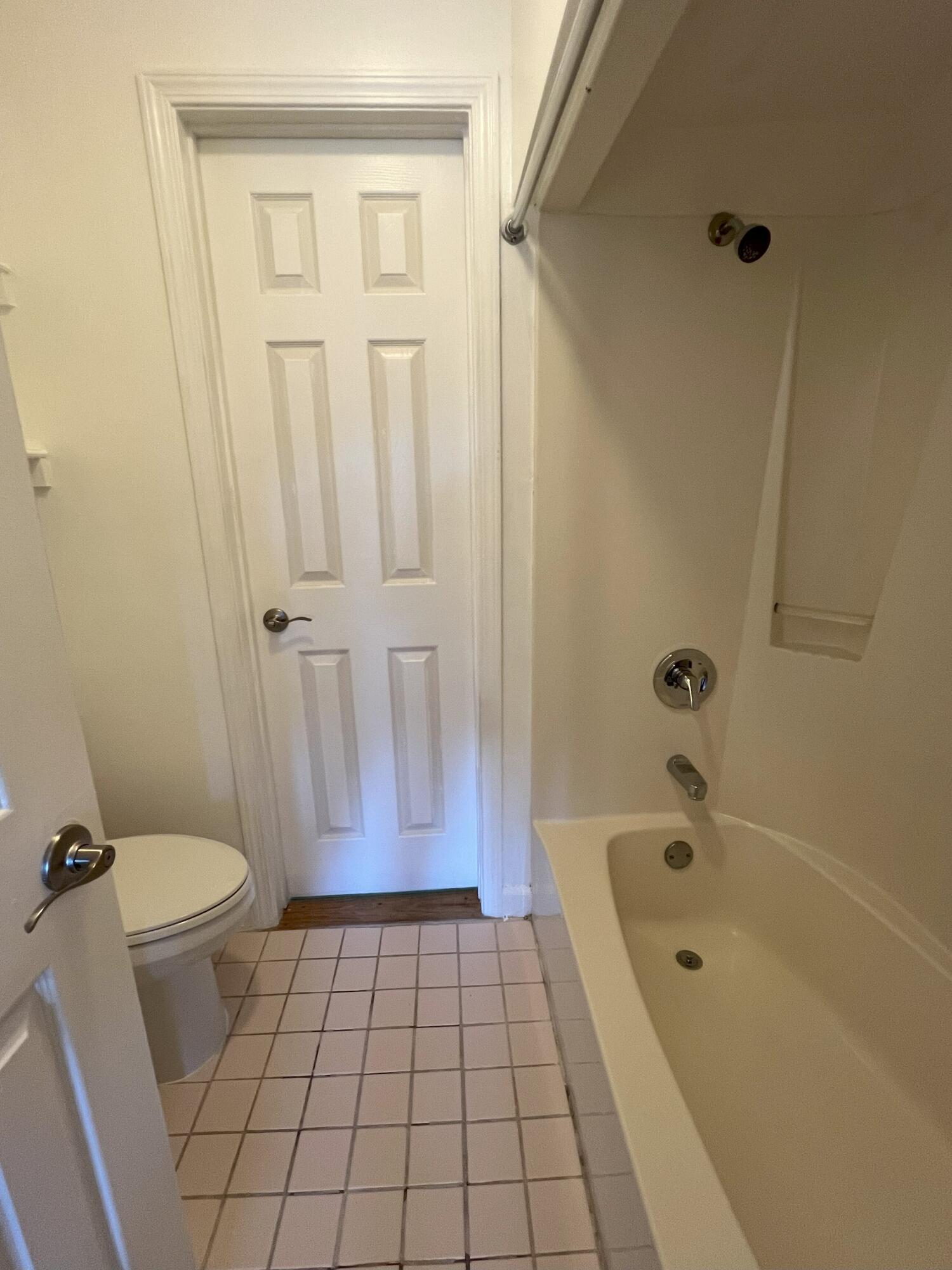 LAKESIDE VILLAGE - Residential Lease