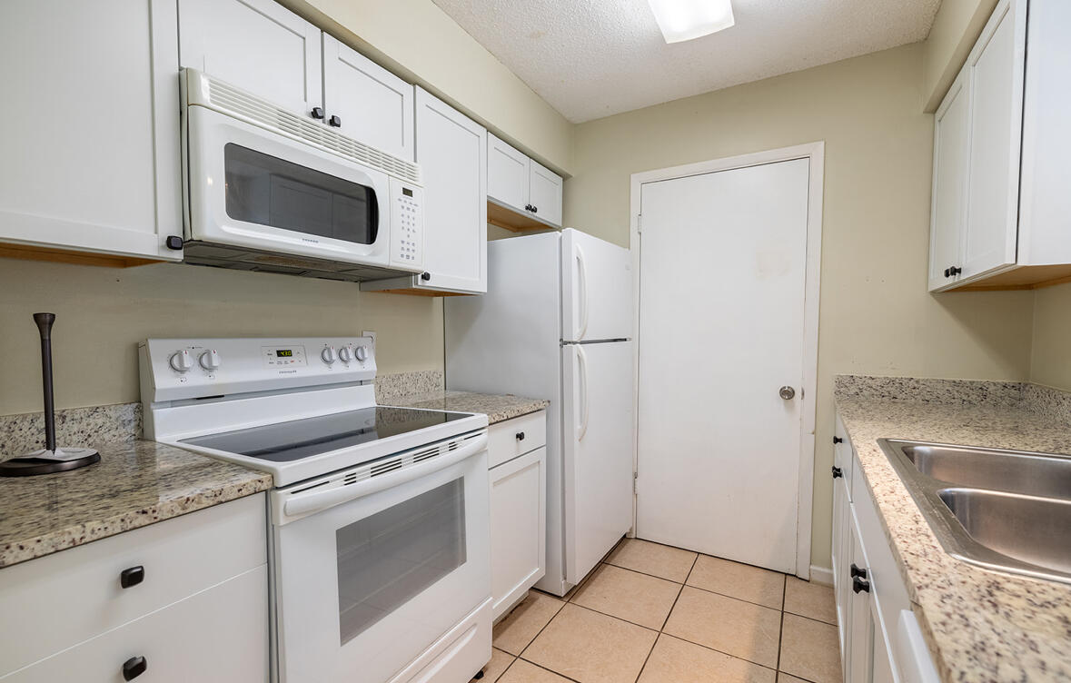 VALPARAISO PINECREST 1 - Residential Lease