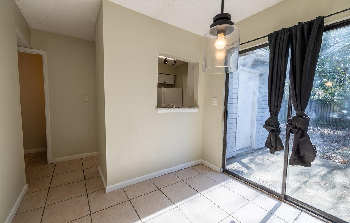 VALPARAISO PINECREST 1 - Residential Lease