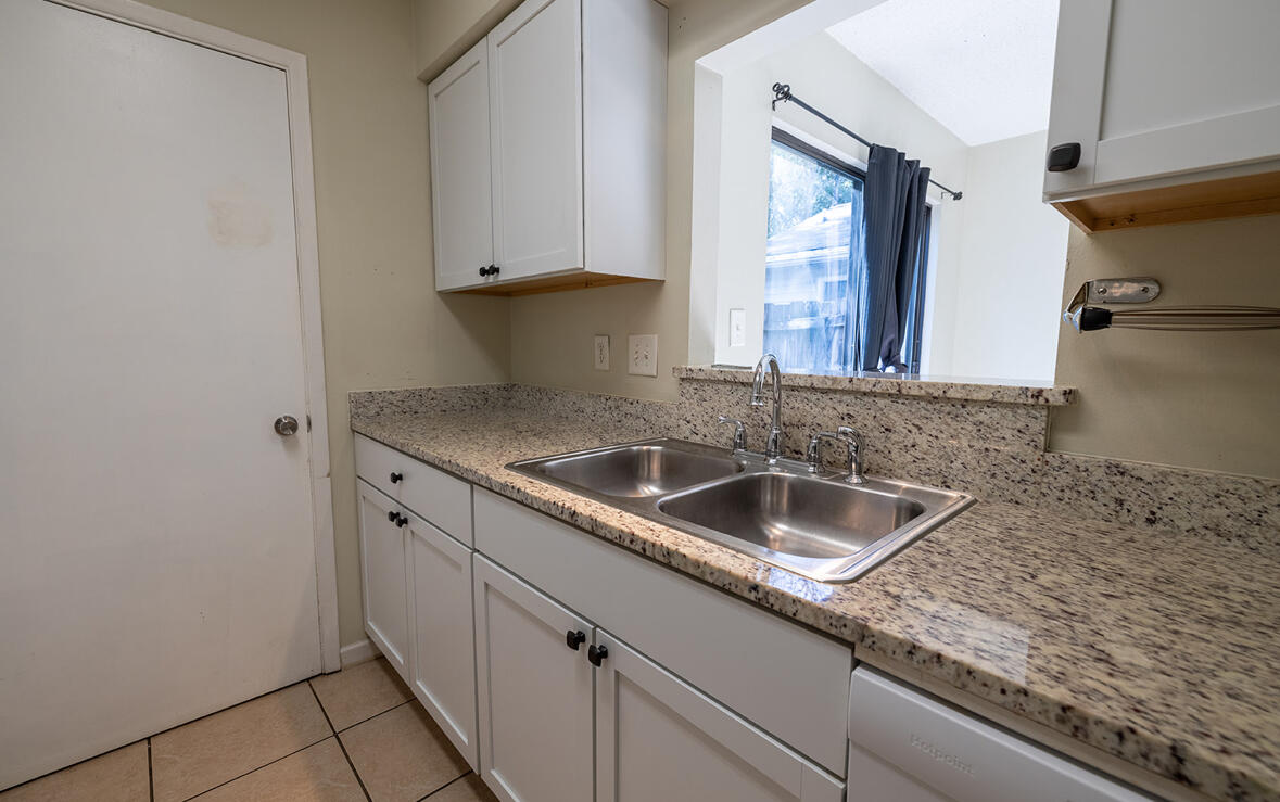 VALPARAISO PINECREST 1 - Residential Lease