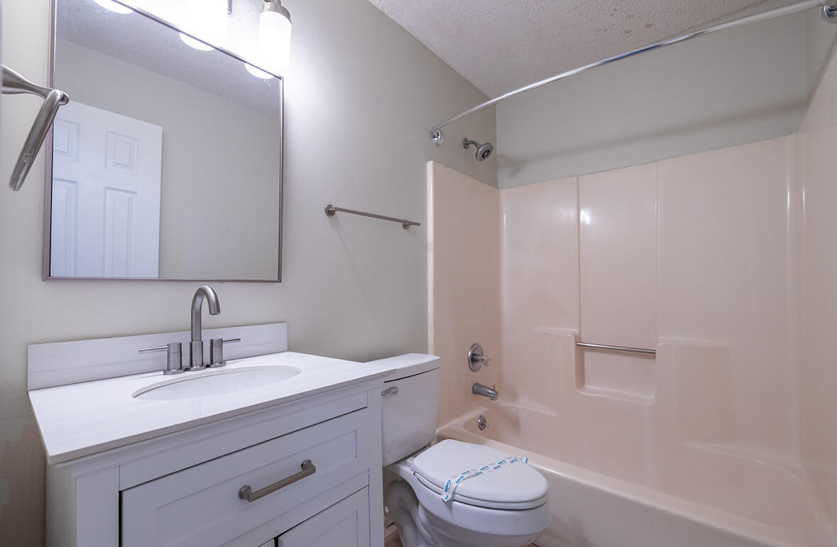 VALPARAISO PINECREST 1 - Residential Lease
