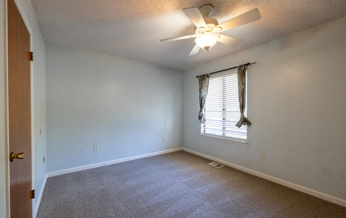 VALPARAISO PINECREST 1 - Residential Lease