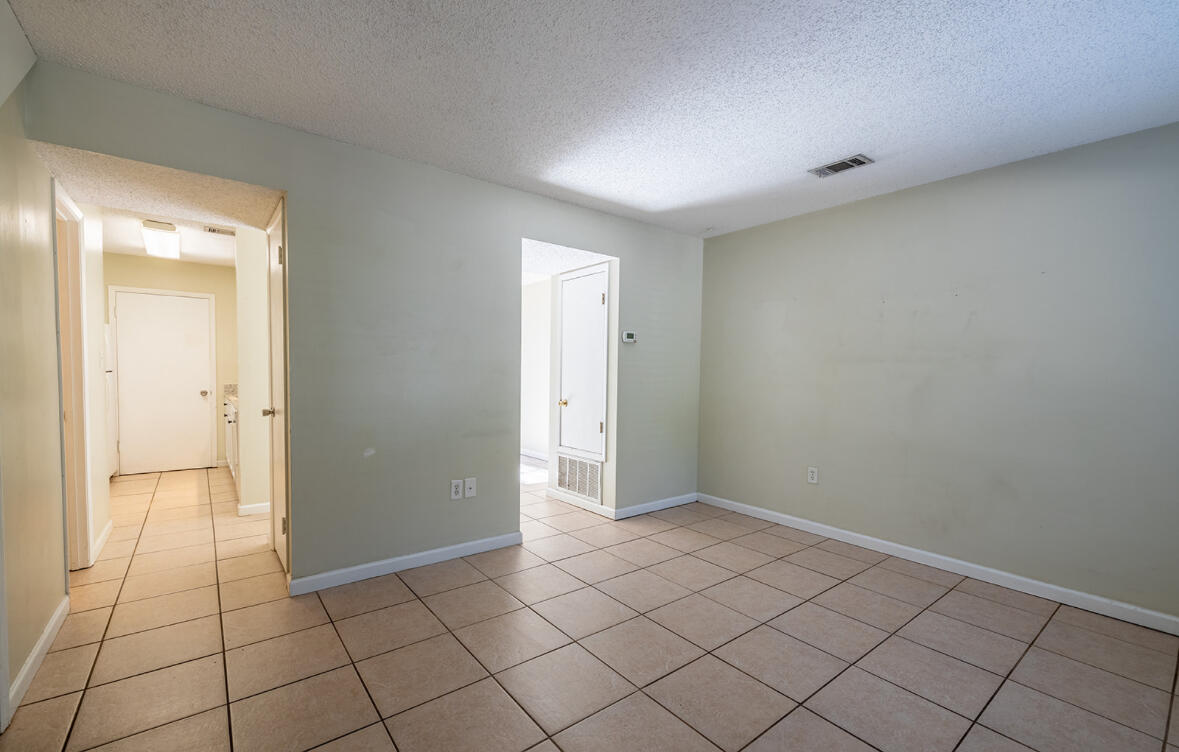 VALPARAISO PINECREST 1 - Residential Lease