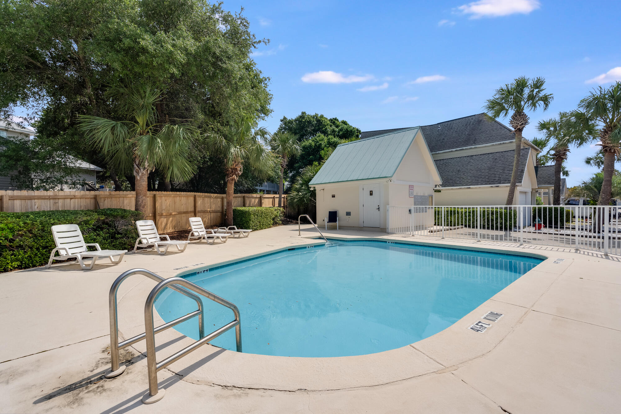 PELICAN PLACE T/H EAST - Residential