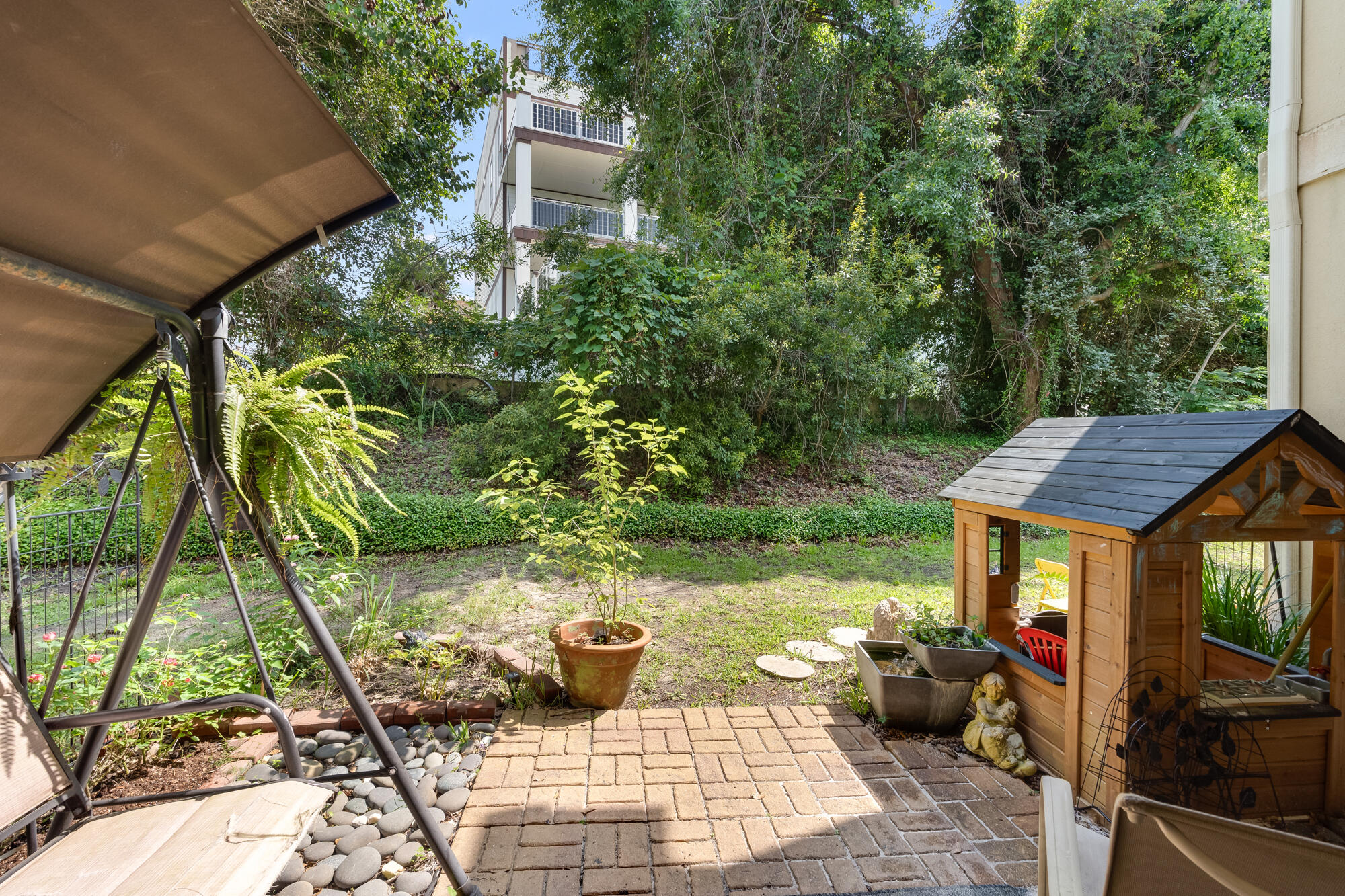 PELICAN PLACE T/H EAST - Residential