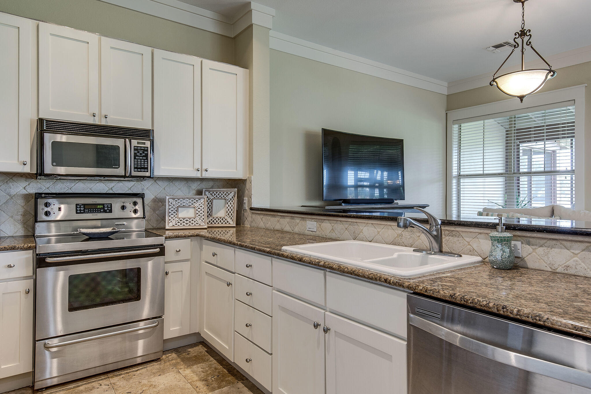 MAGNOLIA BAY - Residential