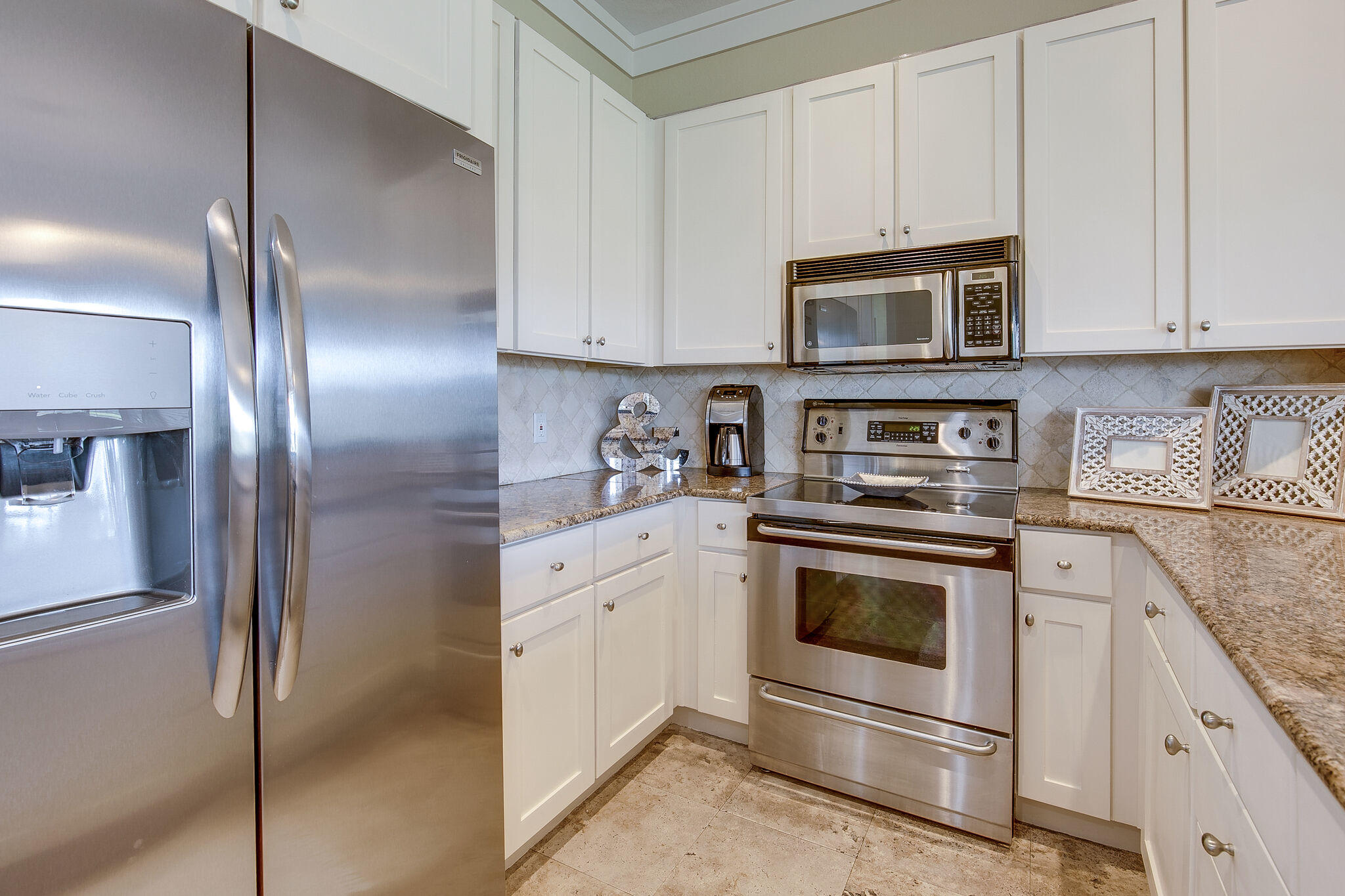 MAGNOLIA BAY - Residential