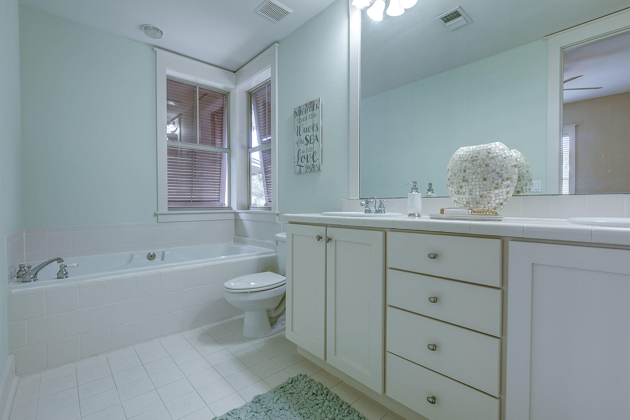 MAGNOLIA BAY - Residential