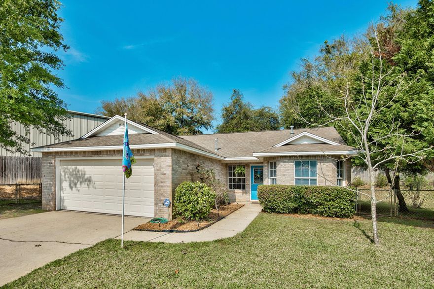 No work needed here! Close to everything yet tucked away in its own cul-de-sac. This well kept home is perfect for anyone looking to be in the Heart of Destin but without all the headaches of a fixer upper and without big price tag.