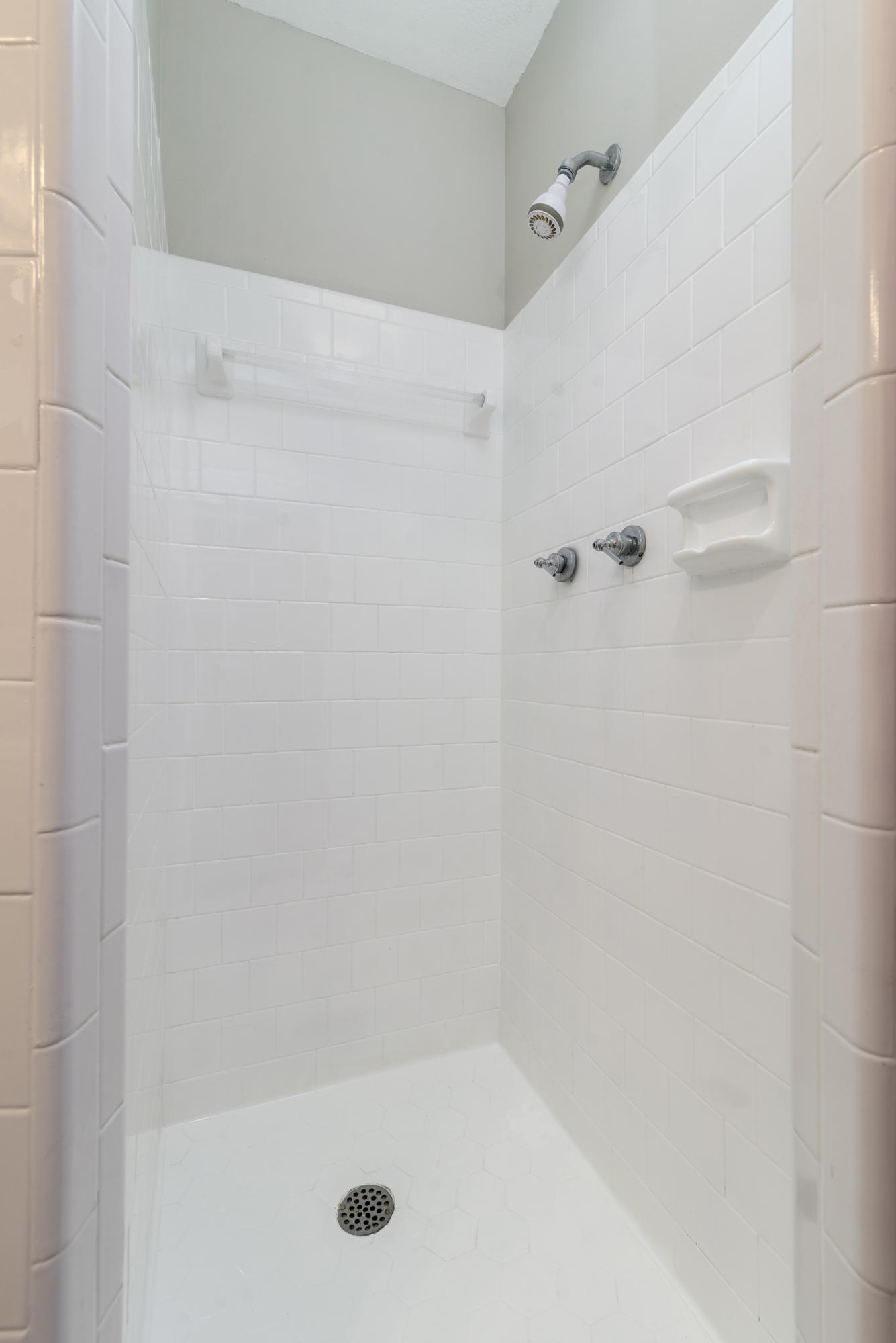 CAROL ANNE MANOR 1ST ADDN - Residential