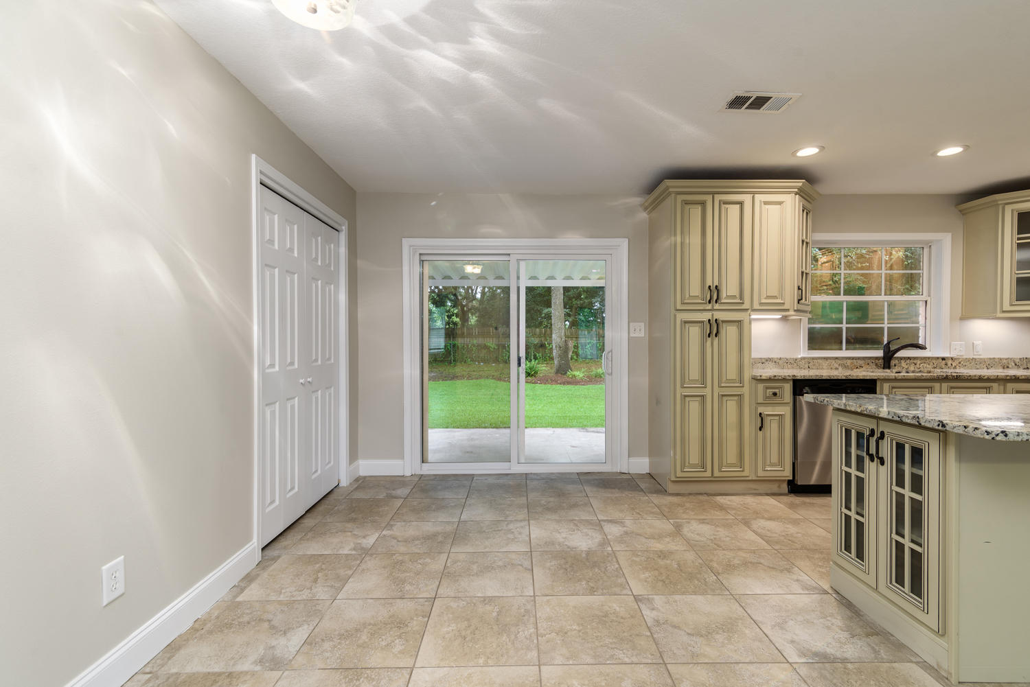 CAROL ANNE MANOR 1ST ADDN - Residential