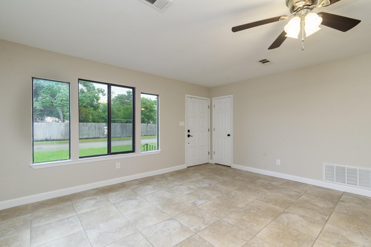 CAROL ANNE MANOR 1ST ADDN - Residential