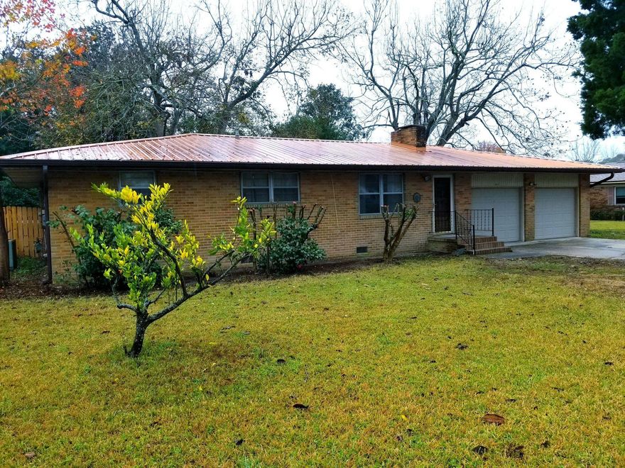 ***MULTIPLE OFFERS*** Submit offers by 3:00 p.m. for consideration.  Don't miss your opportunity to get in this home that features a renovated kitchen, warm hardwood floors and new carpet!  This home is on a quiet cul-de-sac with a large yard containing multiple mature fruit trees.  There is lots of extra space in this home with a large living and dining area as well as a den AND Florida room with so much space for all the activities.