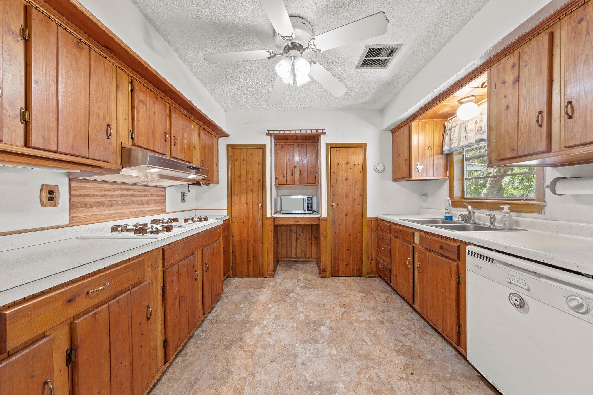 GREY MOSS POINT - Residential