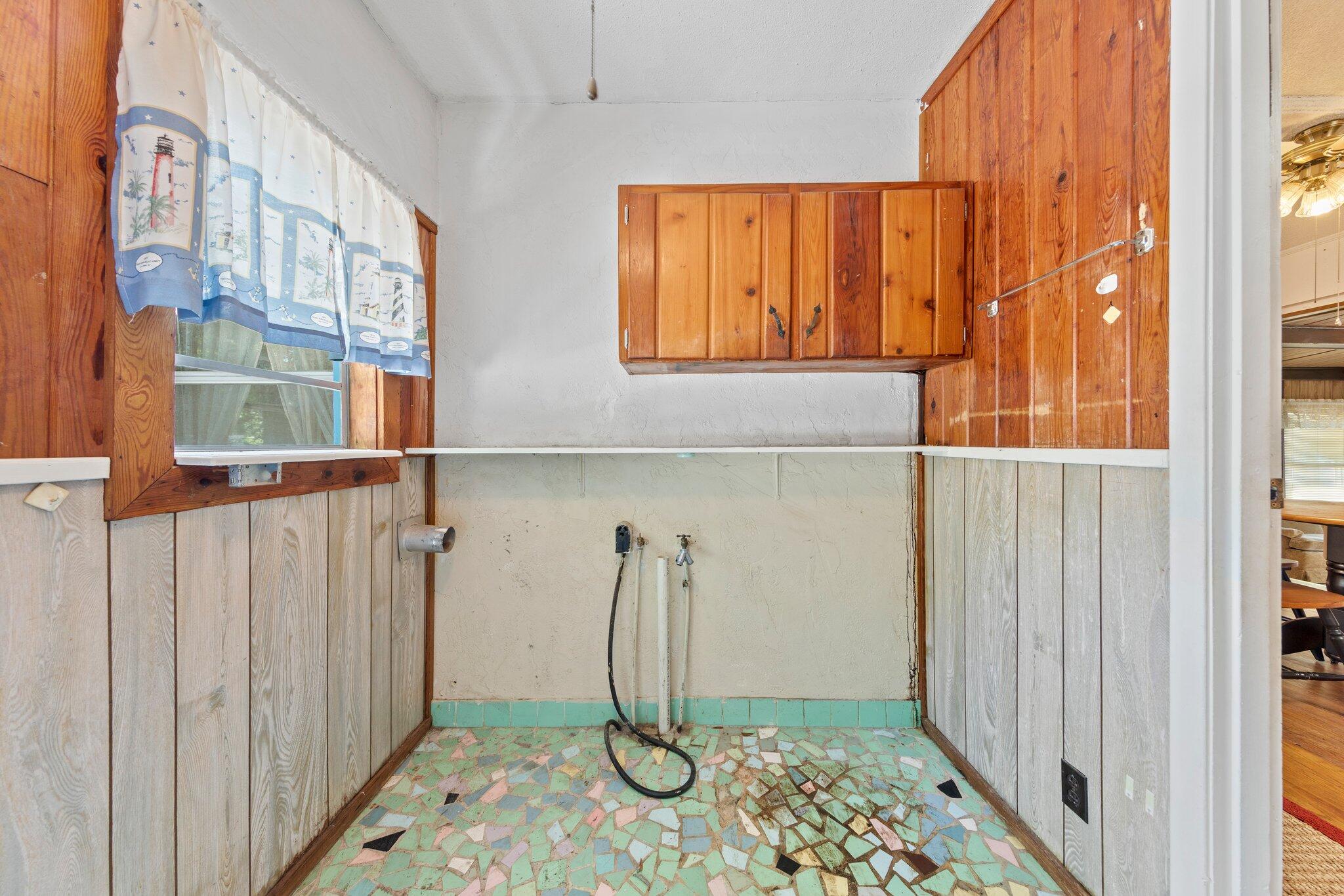 GREY MOSS POINT - Residential