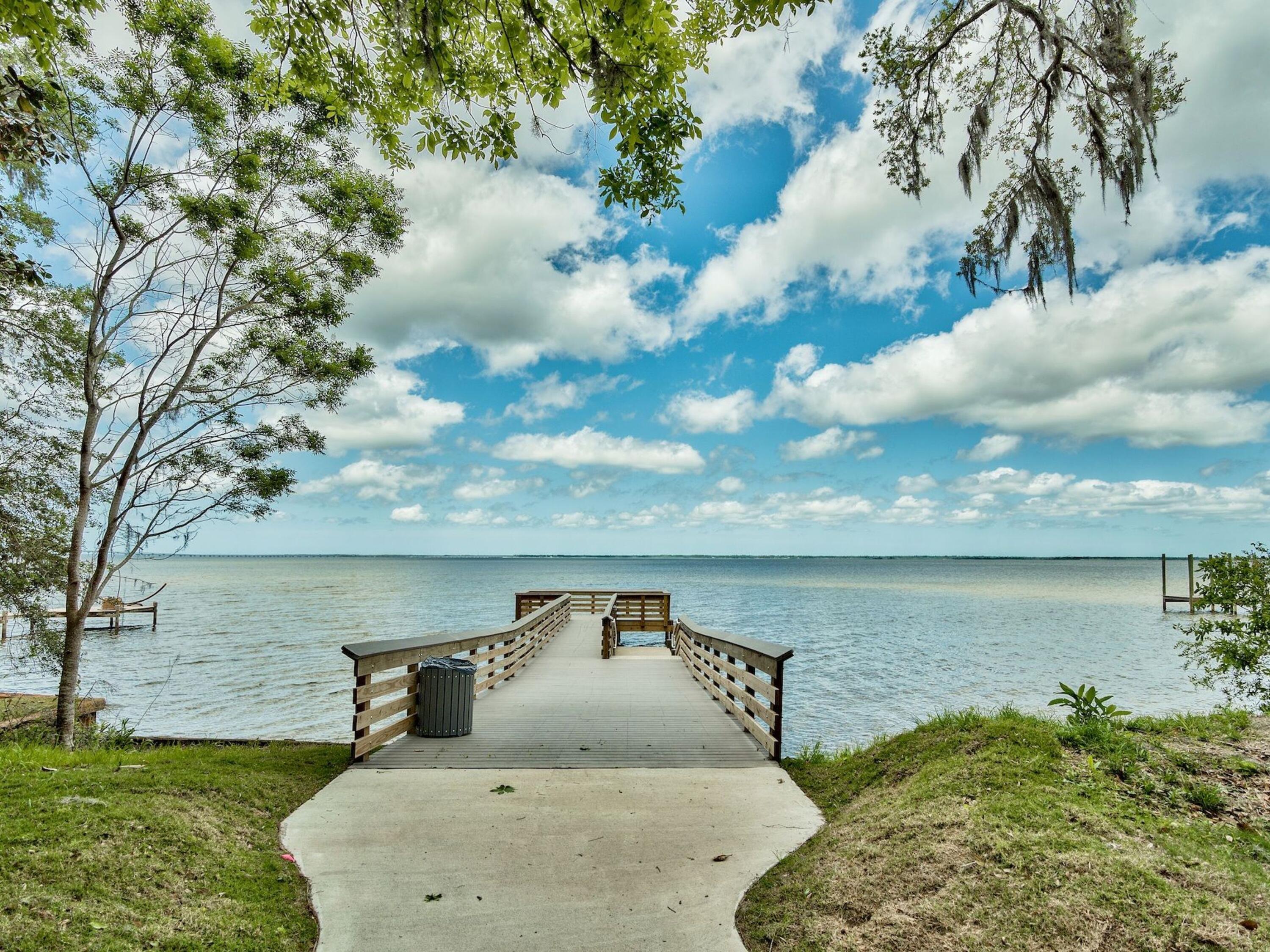 GRAYTON BAYOU - Residential