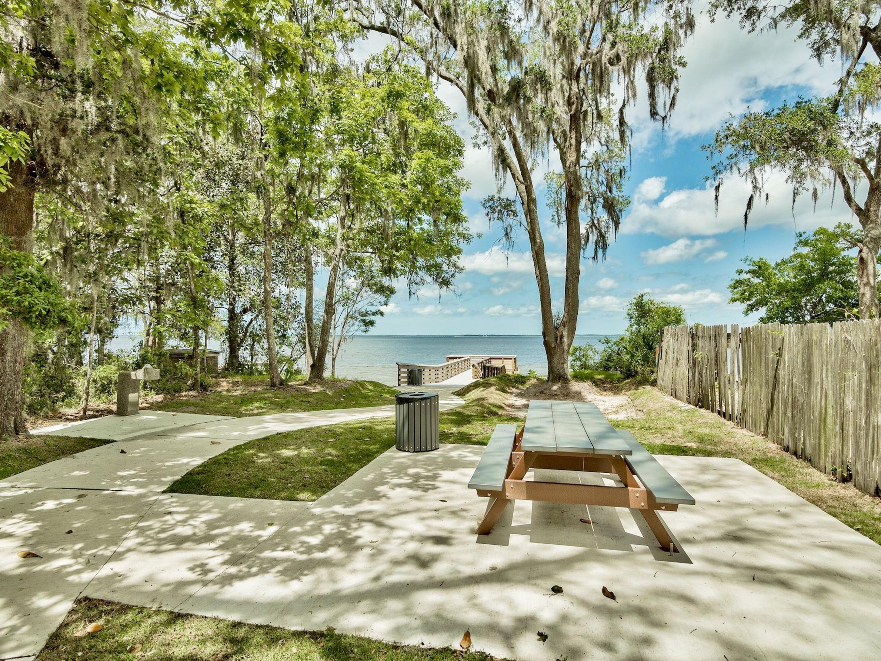 GRAYTON BAYOU - Residential