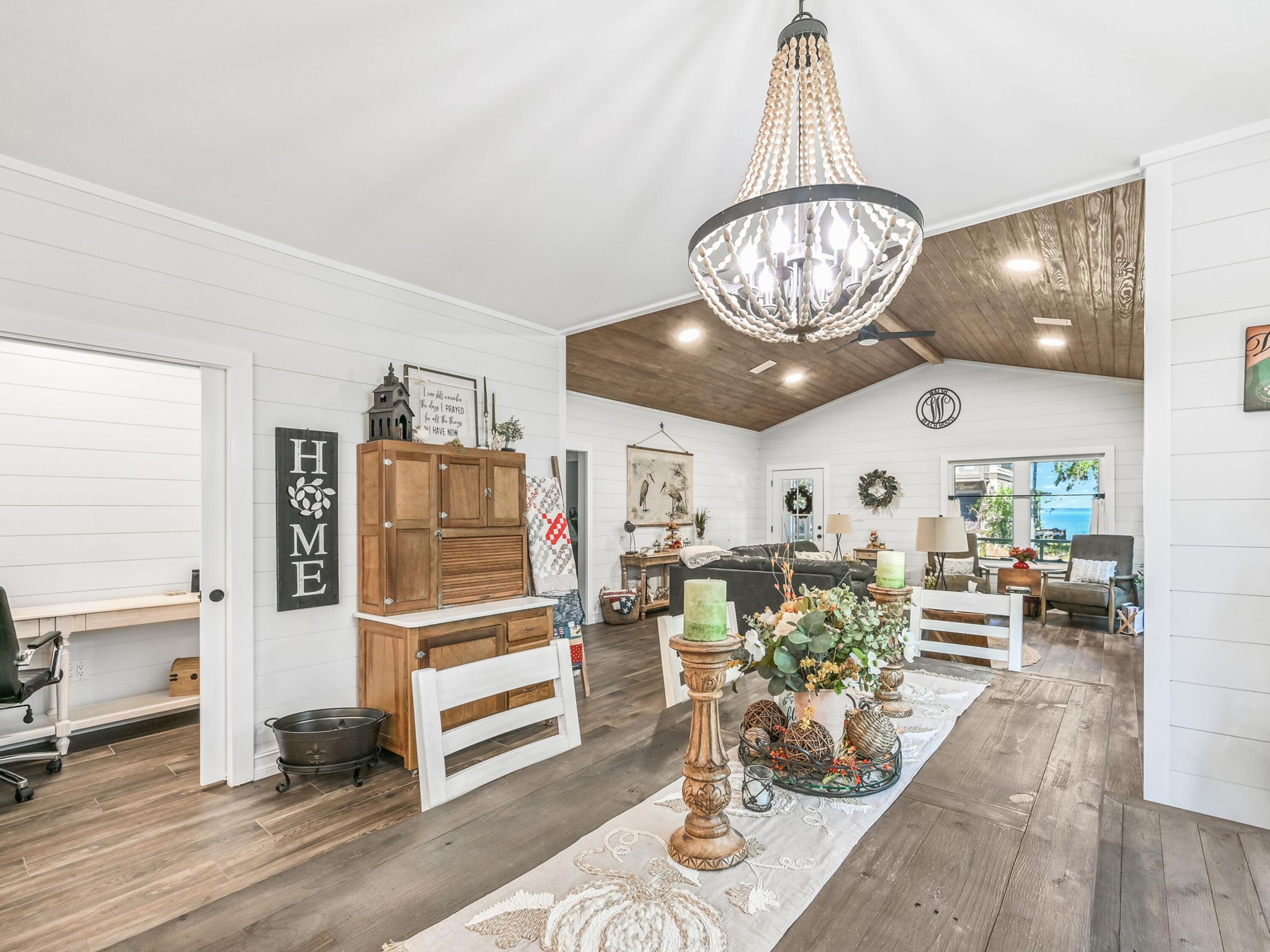 GRAYTON BAYOU - Residential