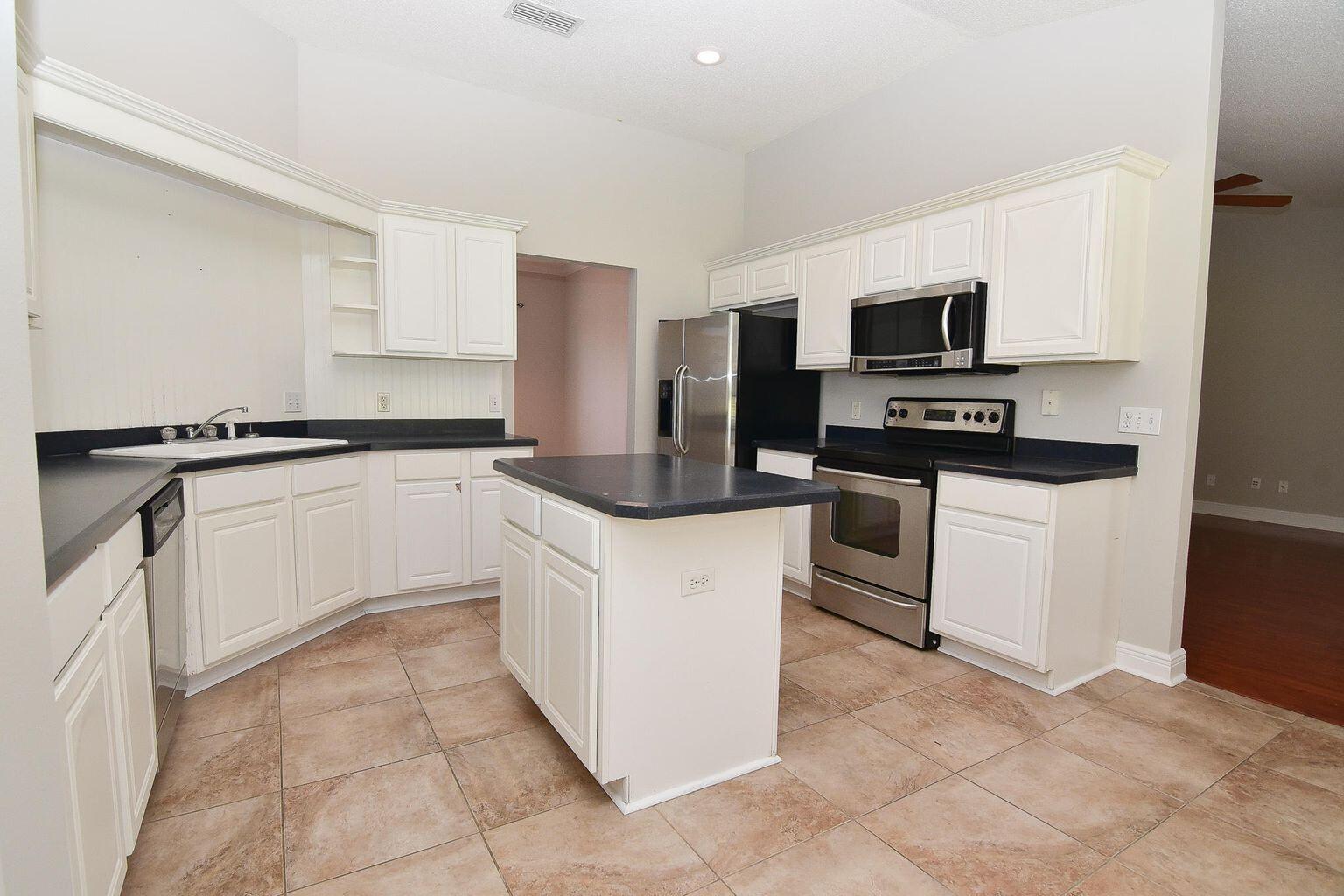 COUNTRYVIEW ESTATES 10TH ADDN - Residential