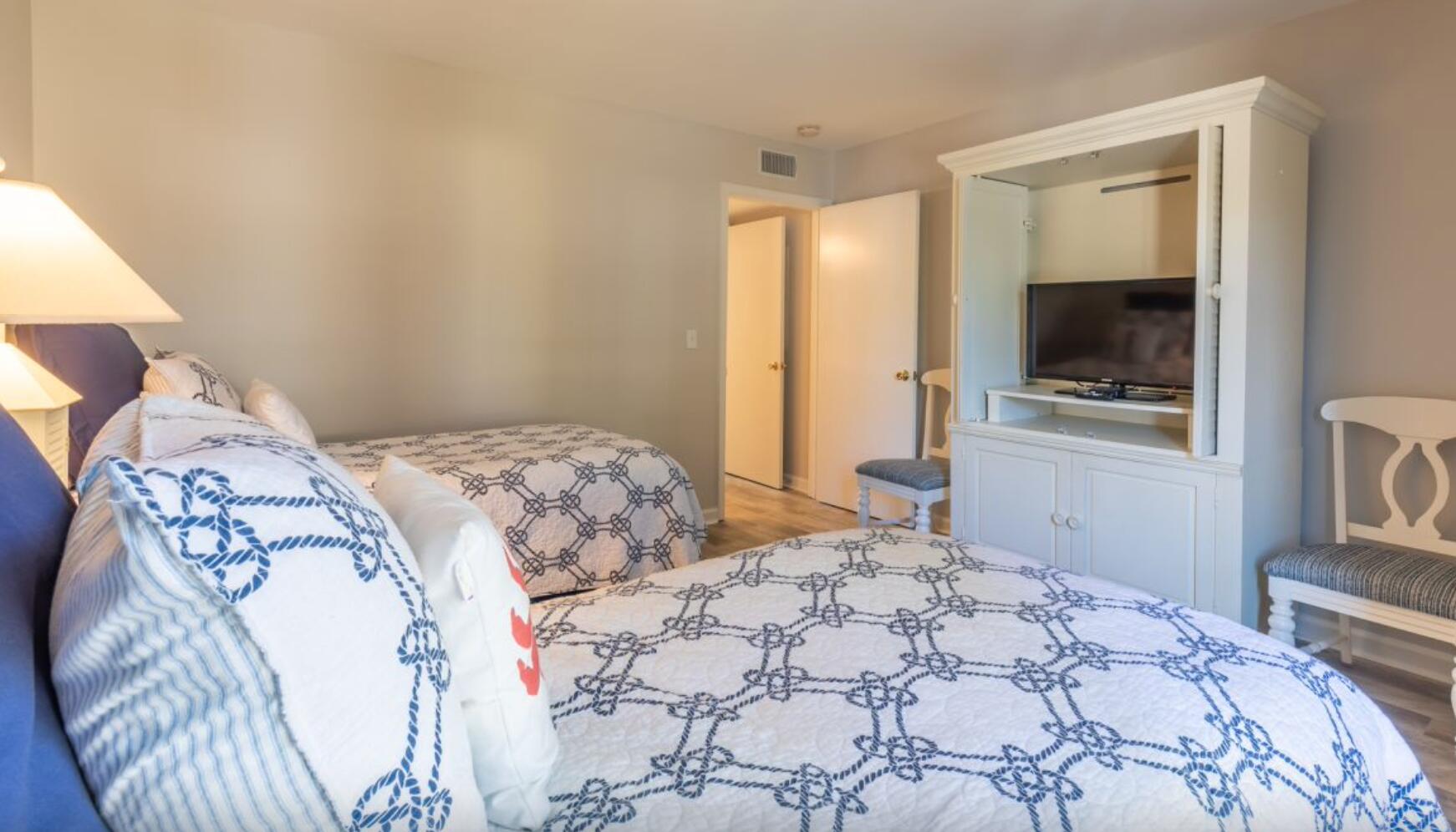 HARBOUR POINT CONDO - Residential