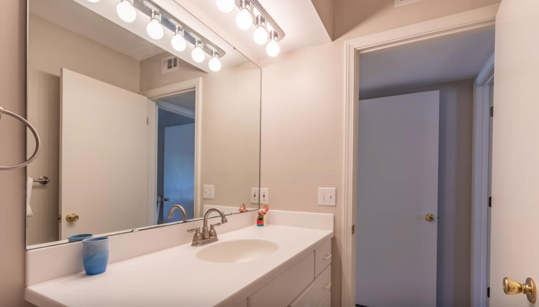 HARBOUR POINT CONDO - Residential