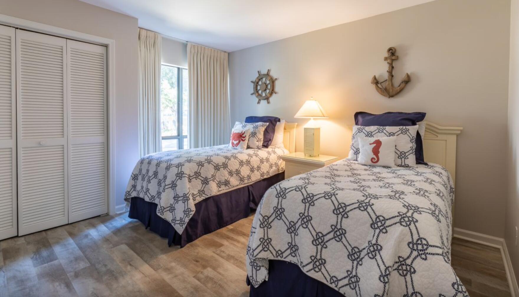 HARBOUR POINT CONDO - Residential