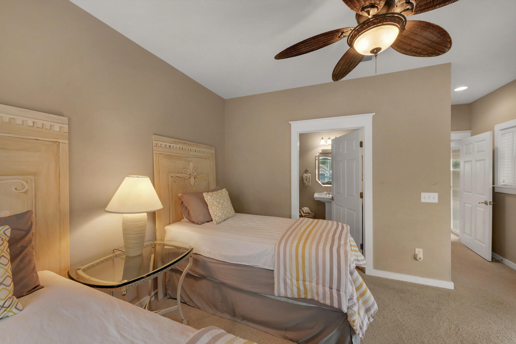 LA VALENCIA BEACH RESORT - Residential