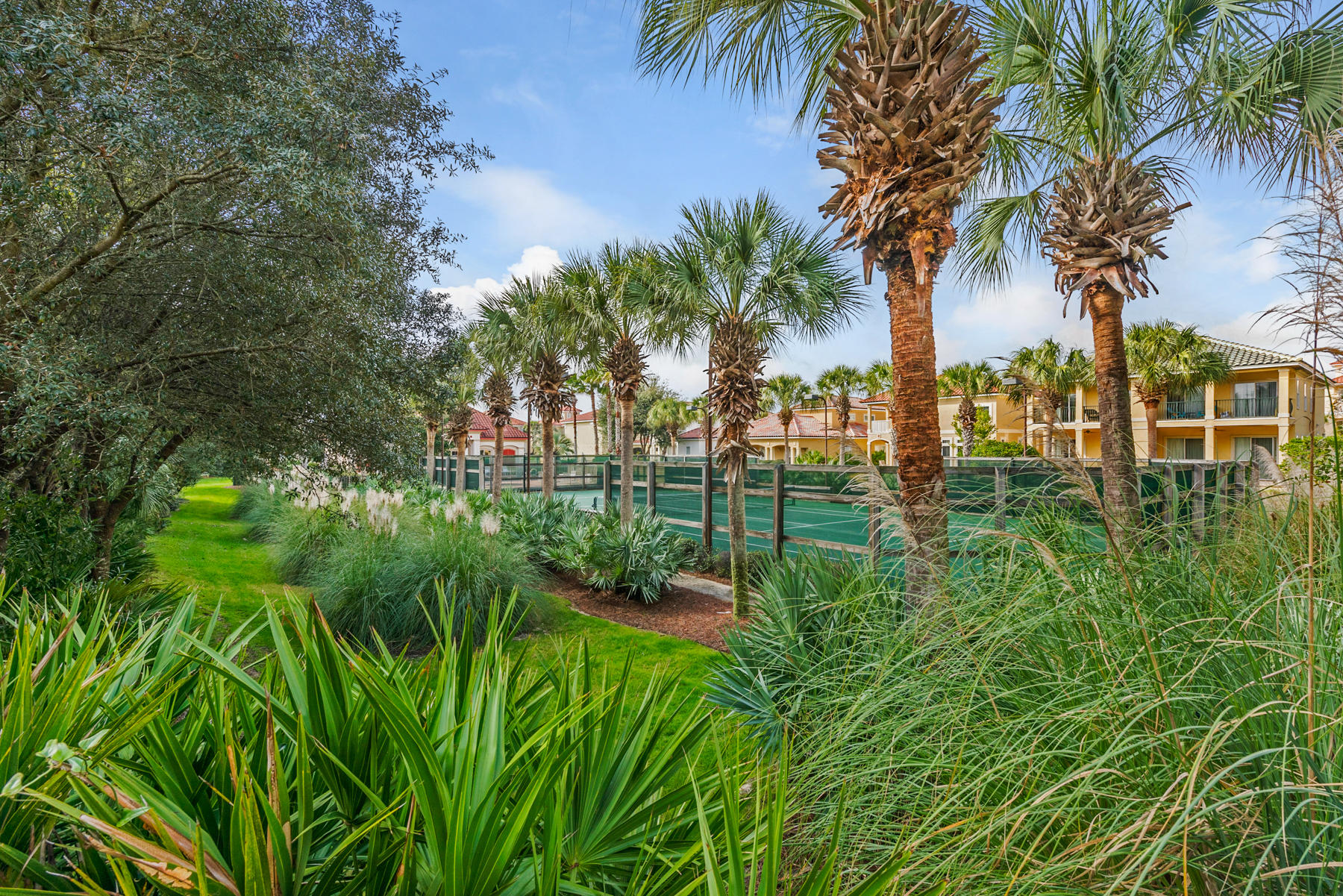 LA VALENCIA BEACH RESORT - Residential