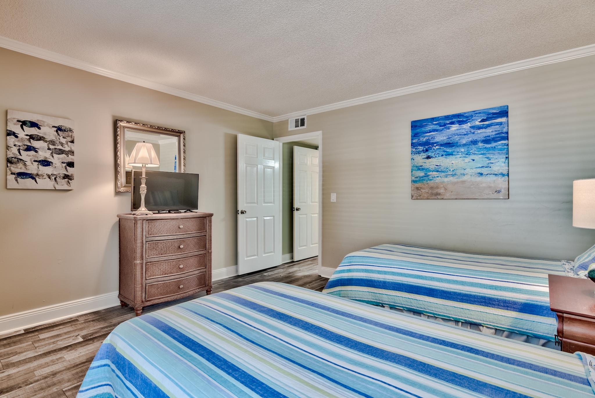 HARBOUR POINT CONDO - Residential