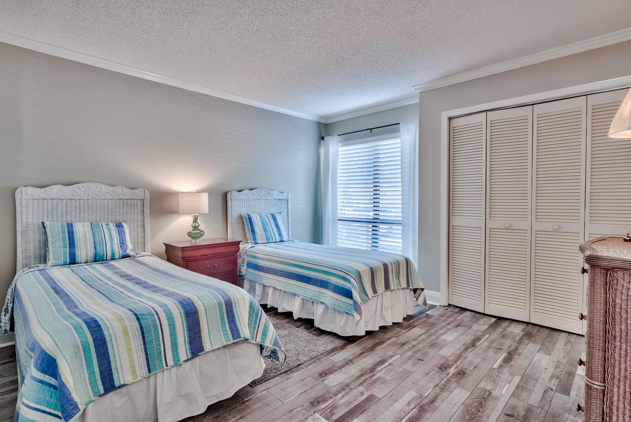 HARBOUR POINT CONDO - Residential