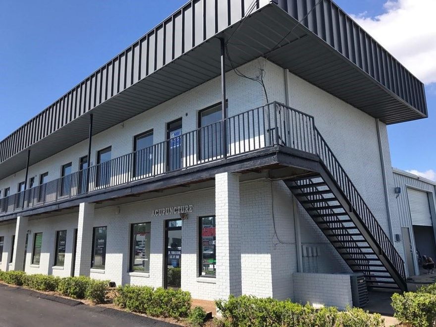 Warehouse unit with garage roll up door and restroom. Tenant to pay pro-rata share of water/sewer/garbage.