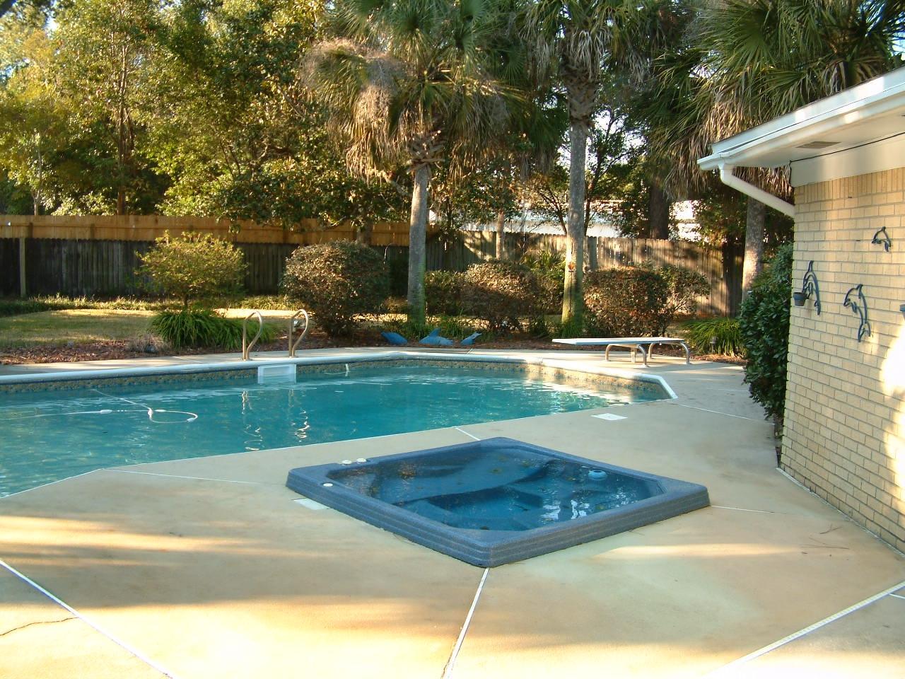 LAKE LORRAINE ESTATES - Residential