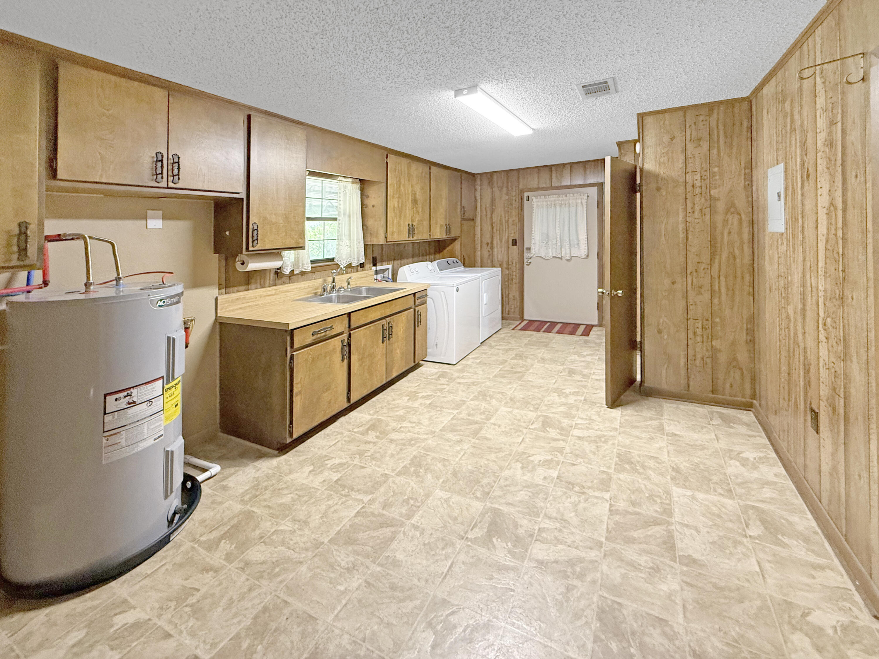 CINCO ADDN TO CRESTVIEW - Residential