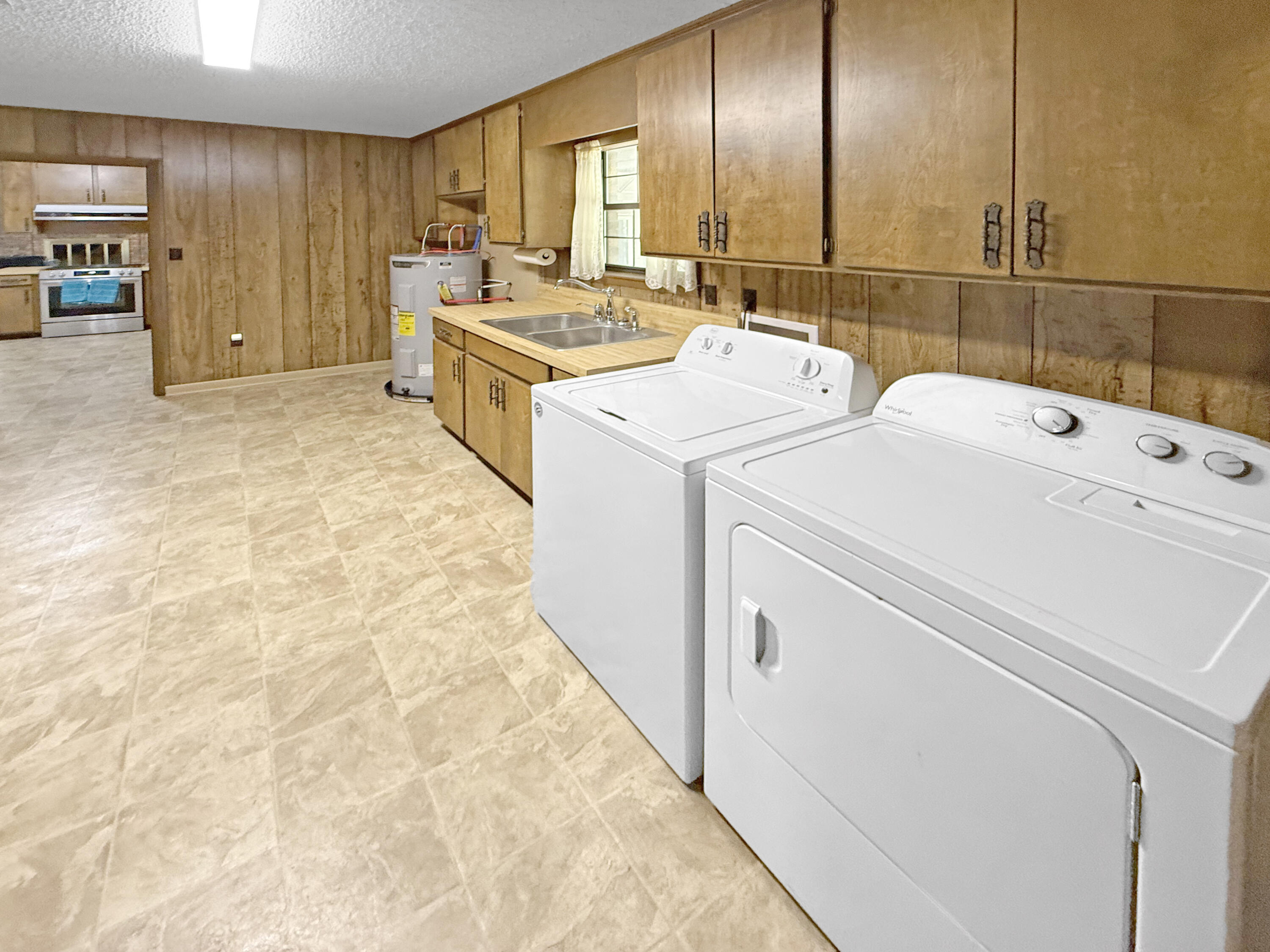 CINCO ADDN TO CRESTVIEW - Residential