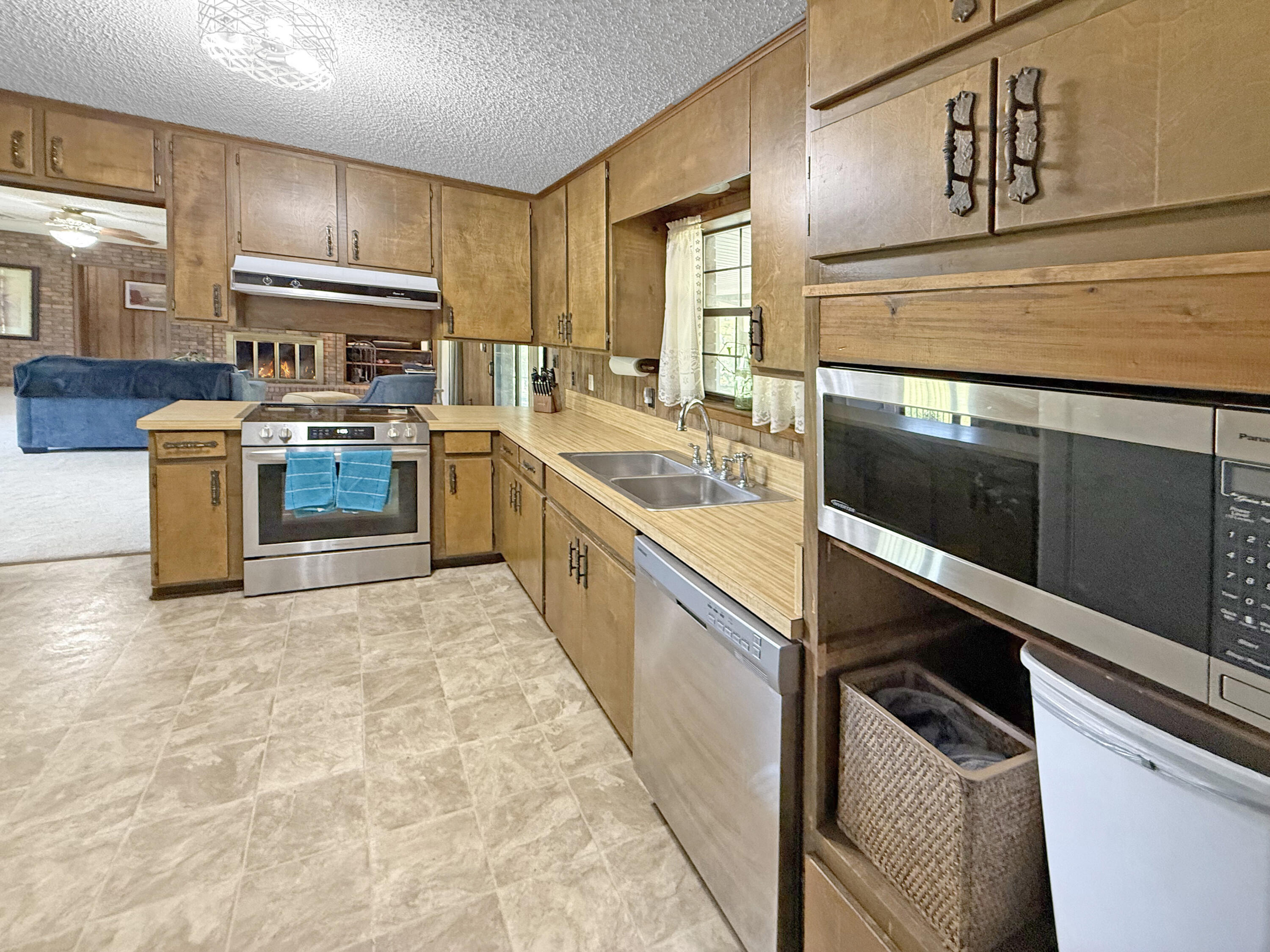 CINCO ADDN TO CRESTVIEW - Residential